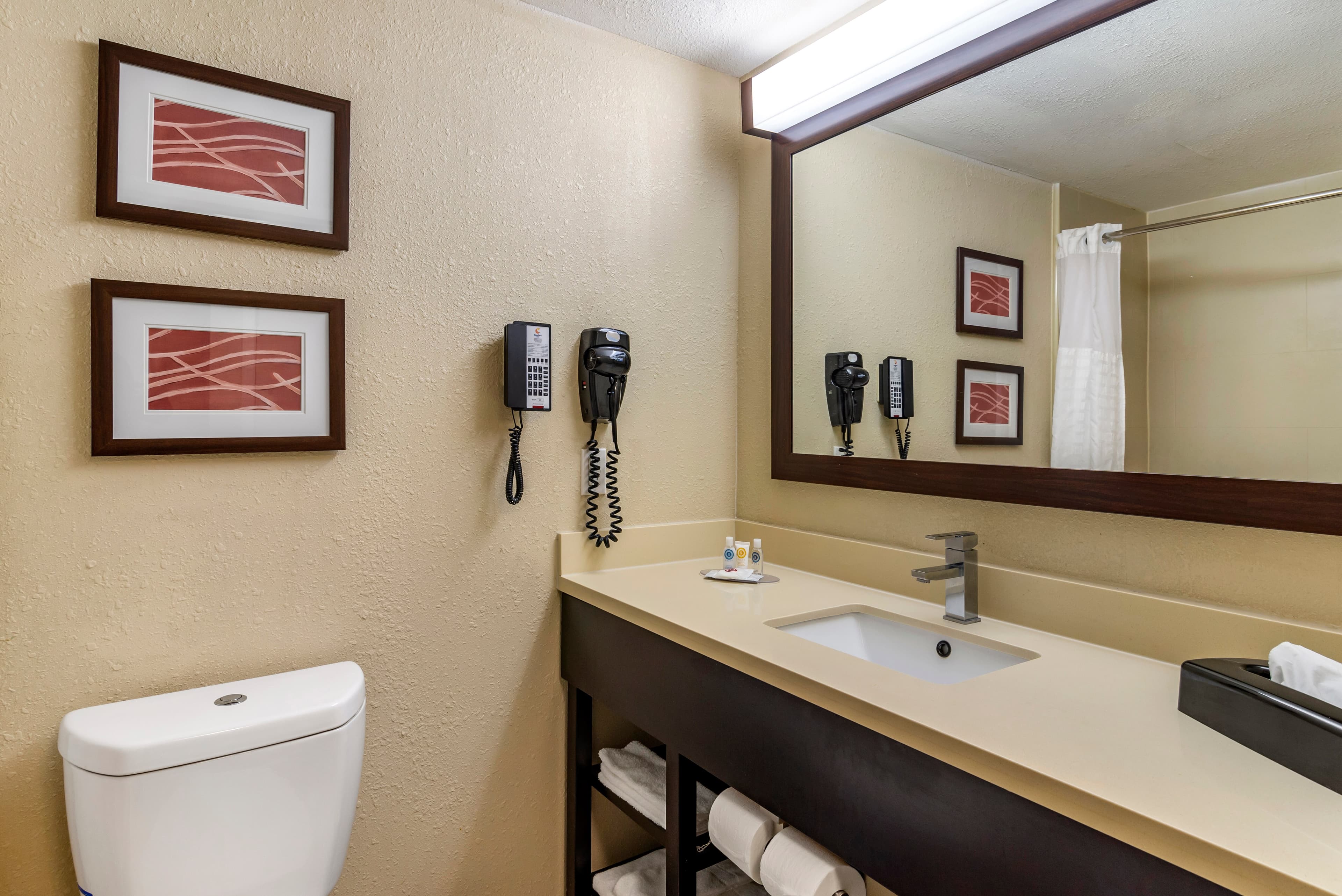 Comfort Inn & Suites near Six Flags — 32