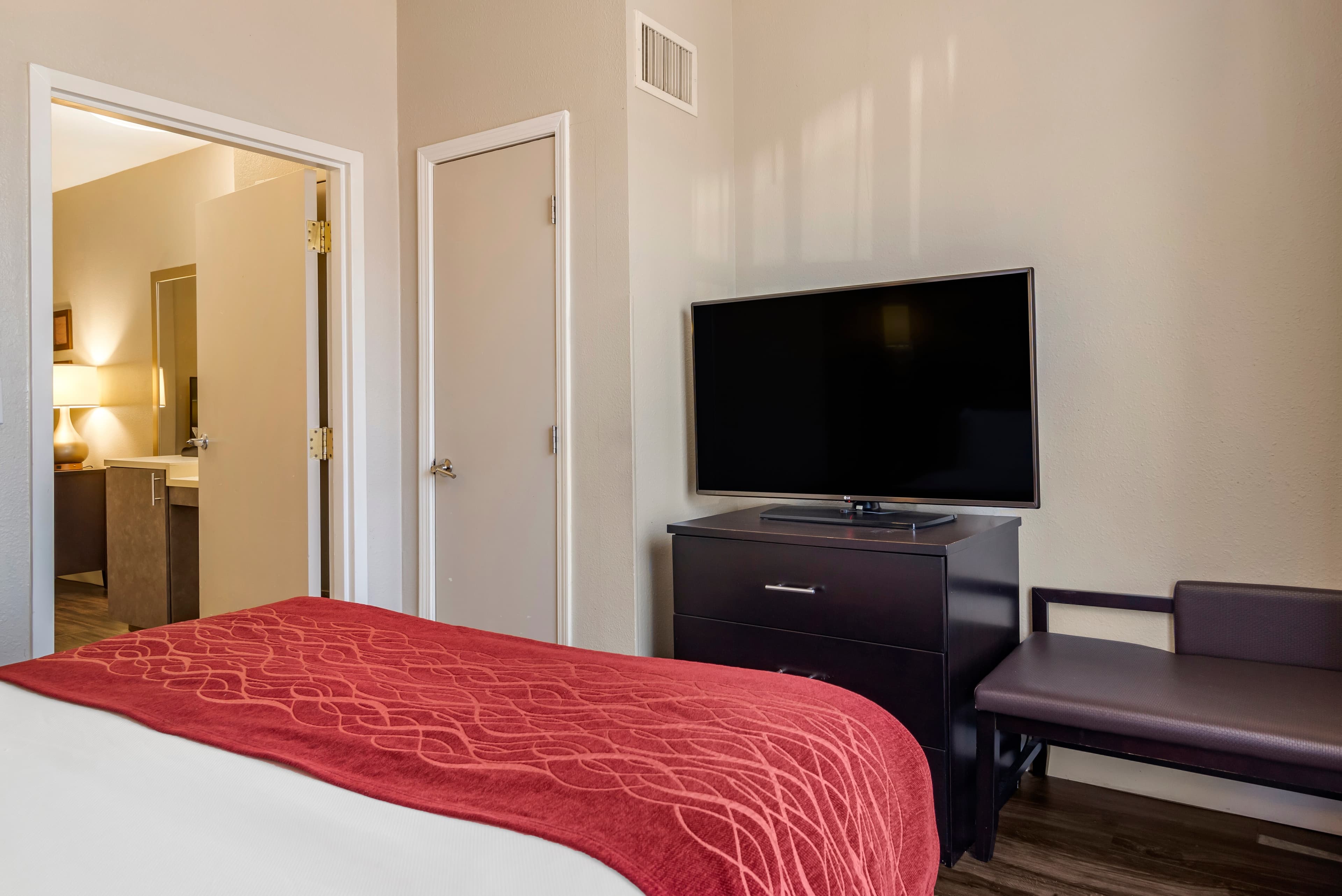 Comfort Inn & Suites near Six Flags — 24