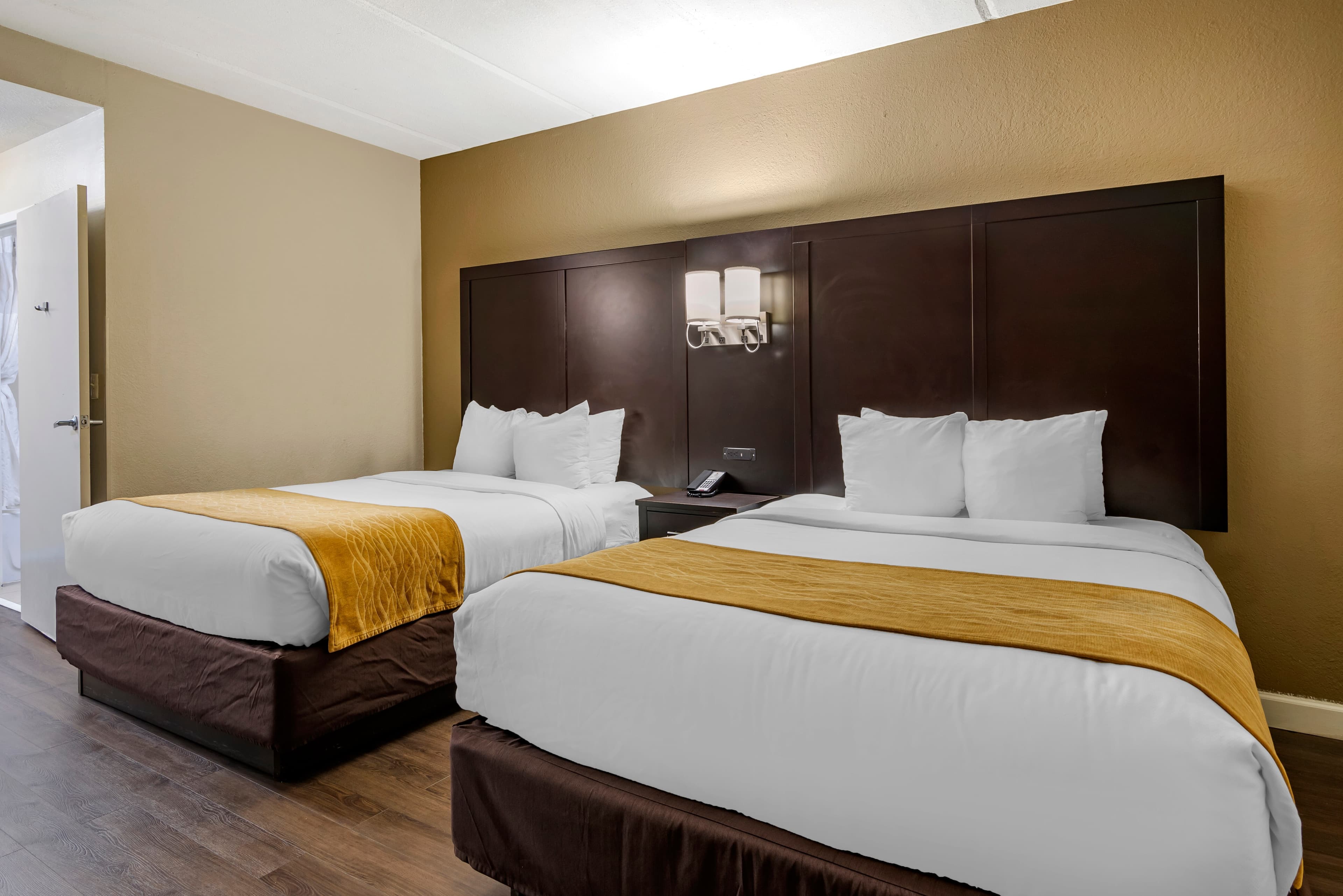 Comfort Inn & Suites near Six Flags — 37