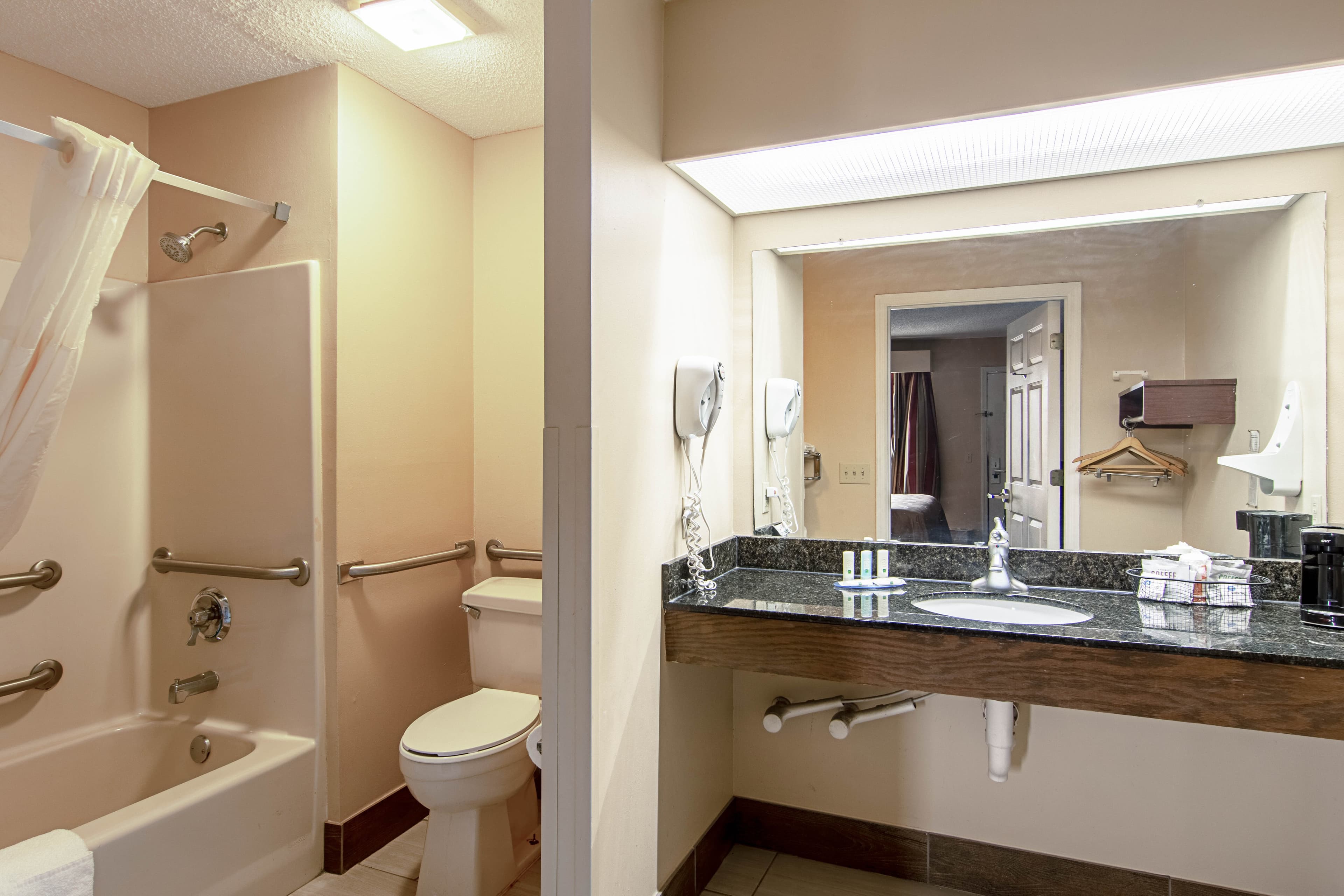 Quality Inn Thomaston — 7