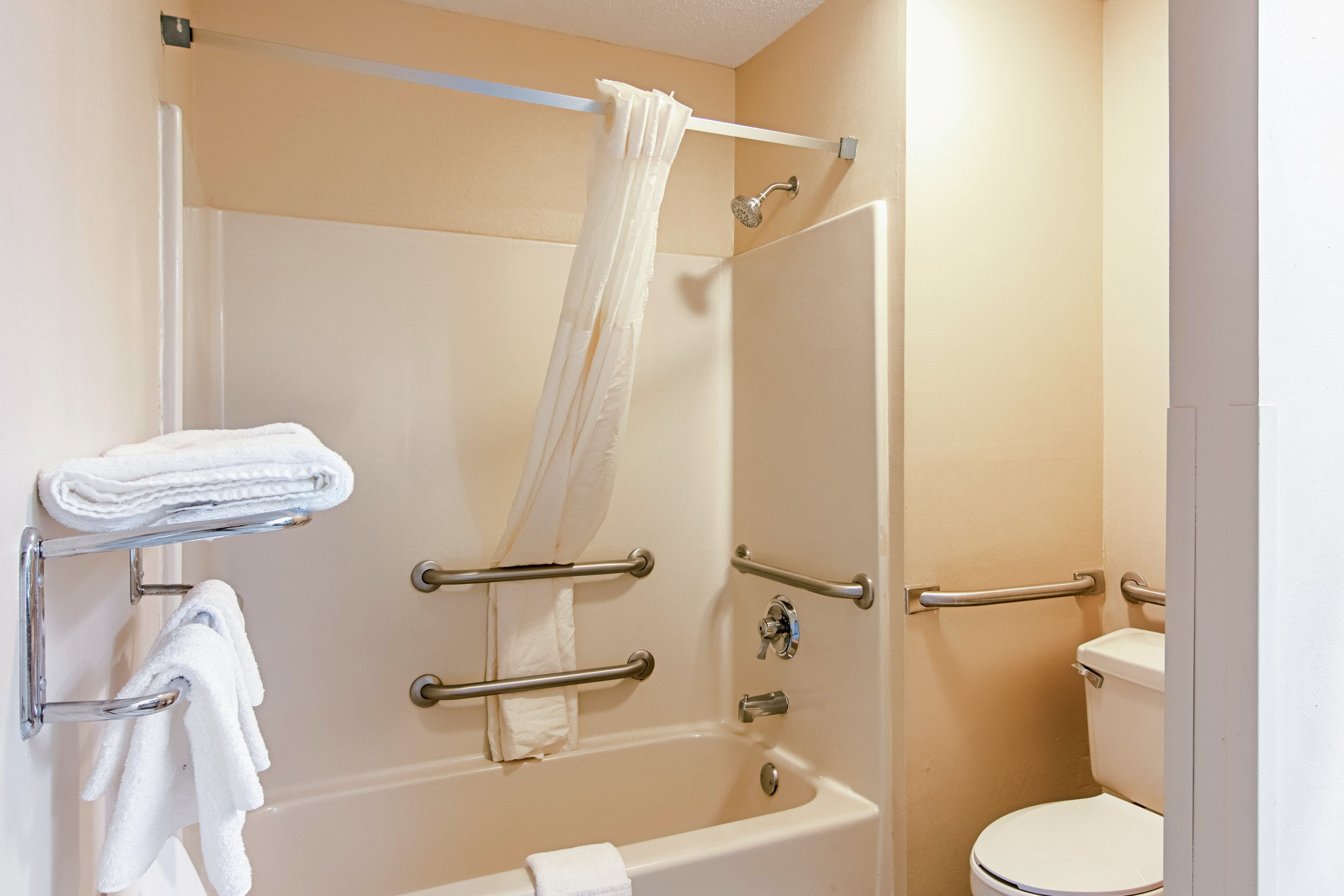 Quality Inn Thomaston — 10