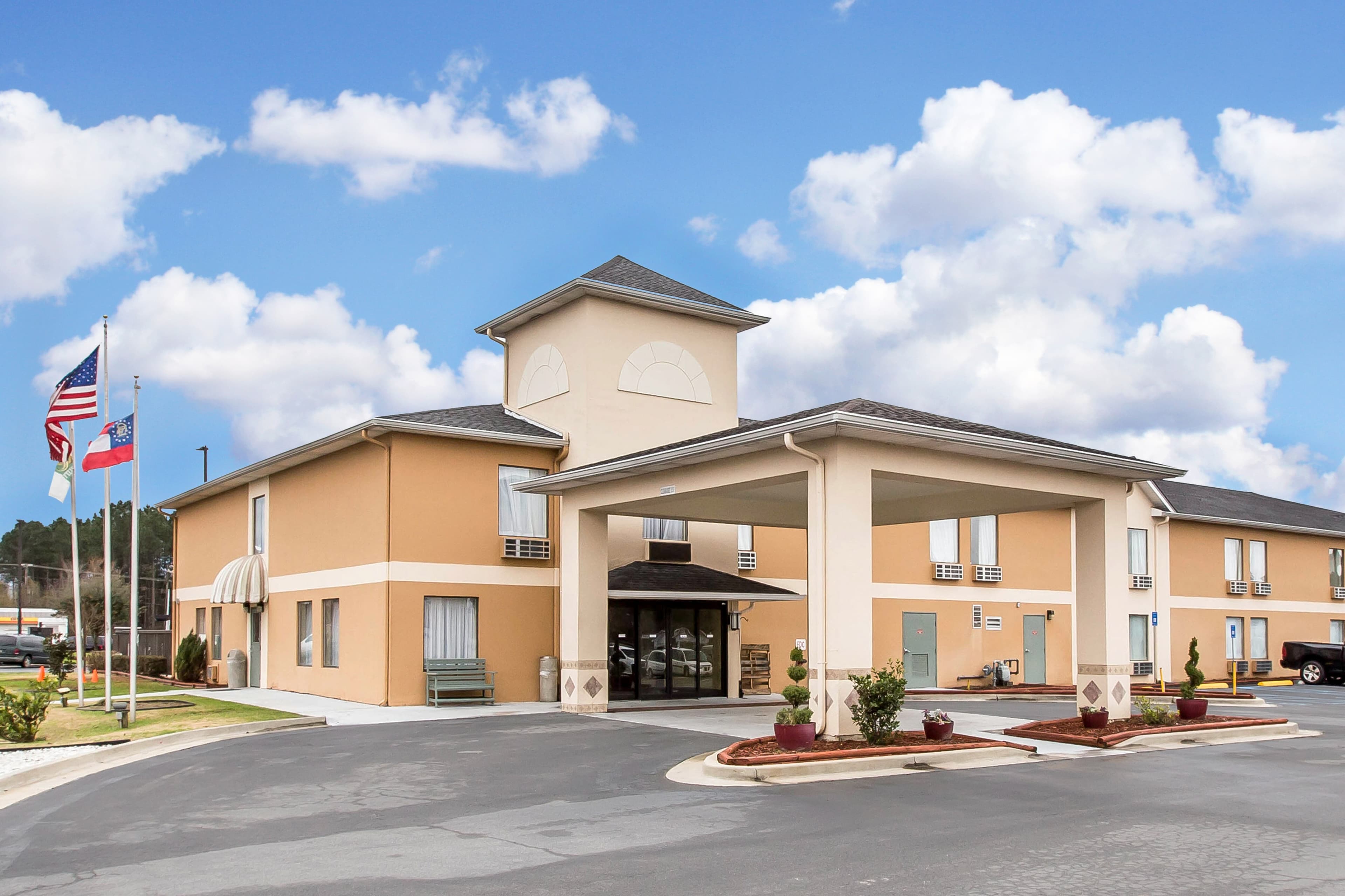 Quality Inn Fitzgerald - Image 1