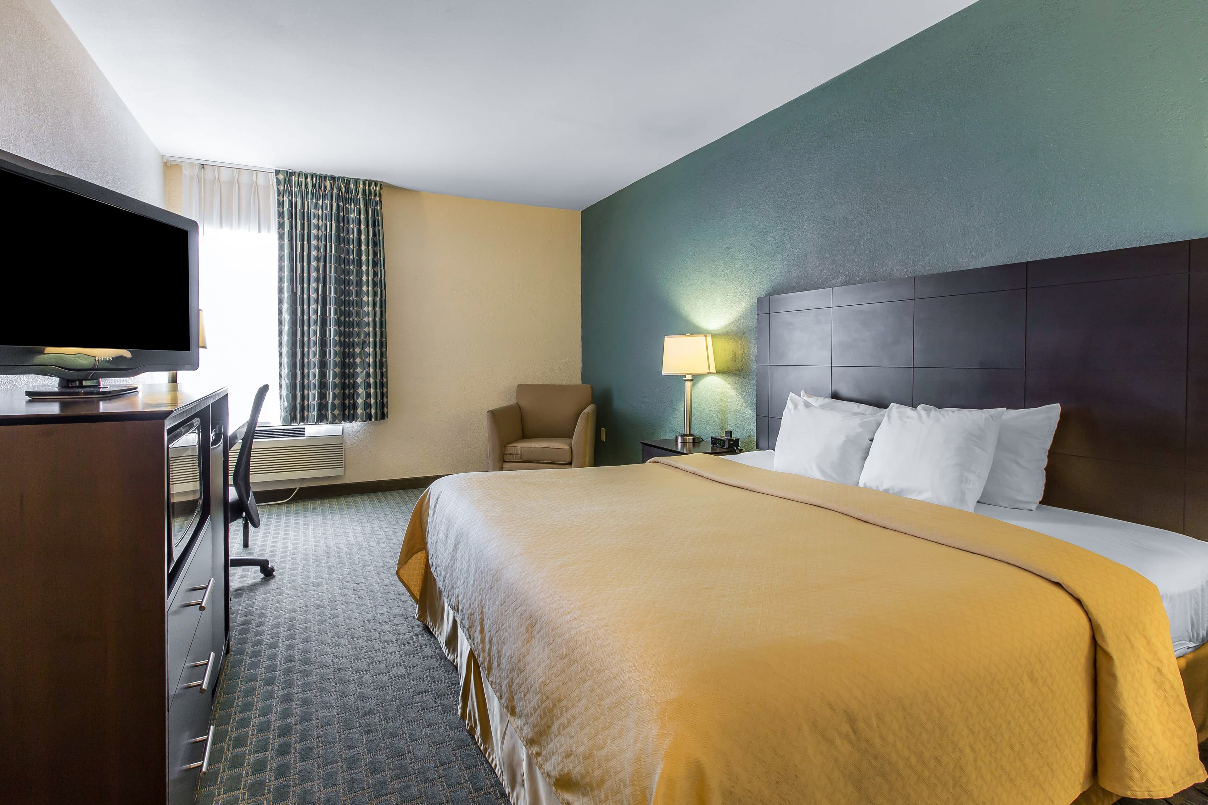 Quality Inn Fitzgerald - Image 2