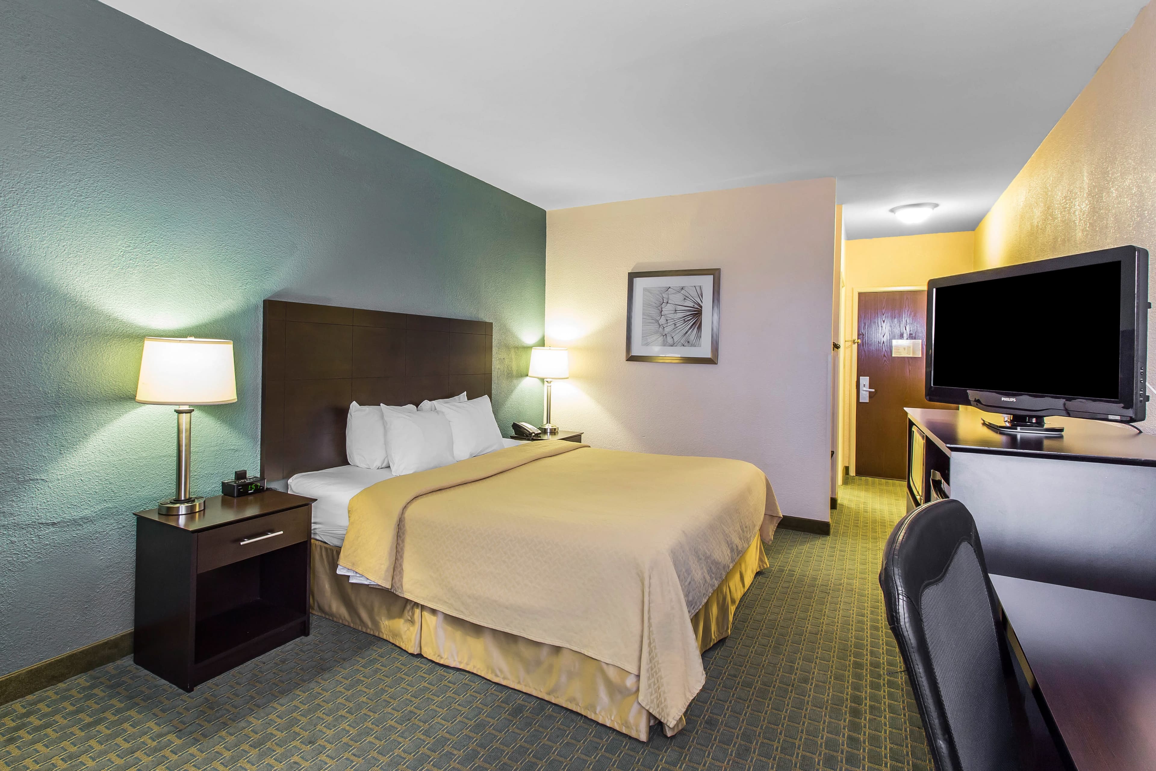 Quality Inn Fitzgerald - Image 4