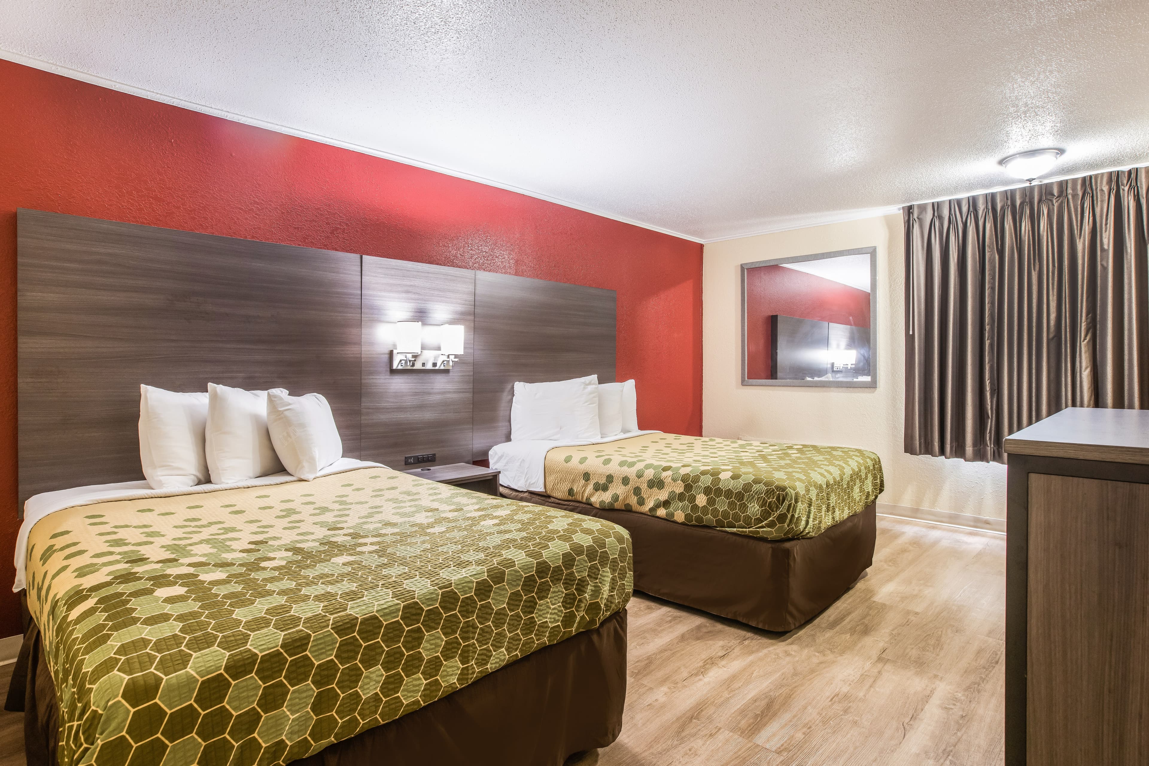 Econo Lodge Garden City - Savannah - Image 2