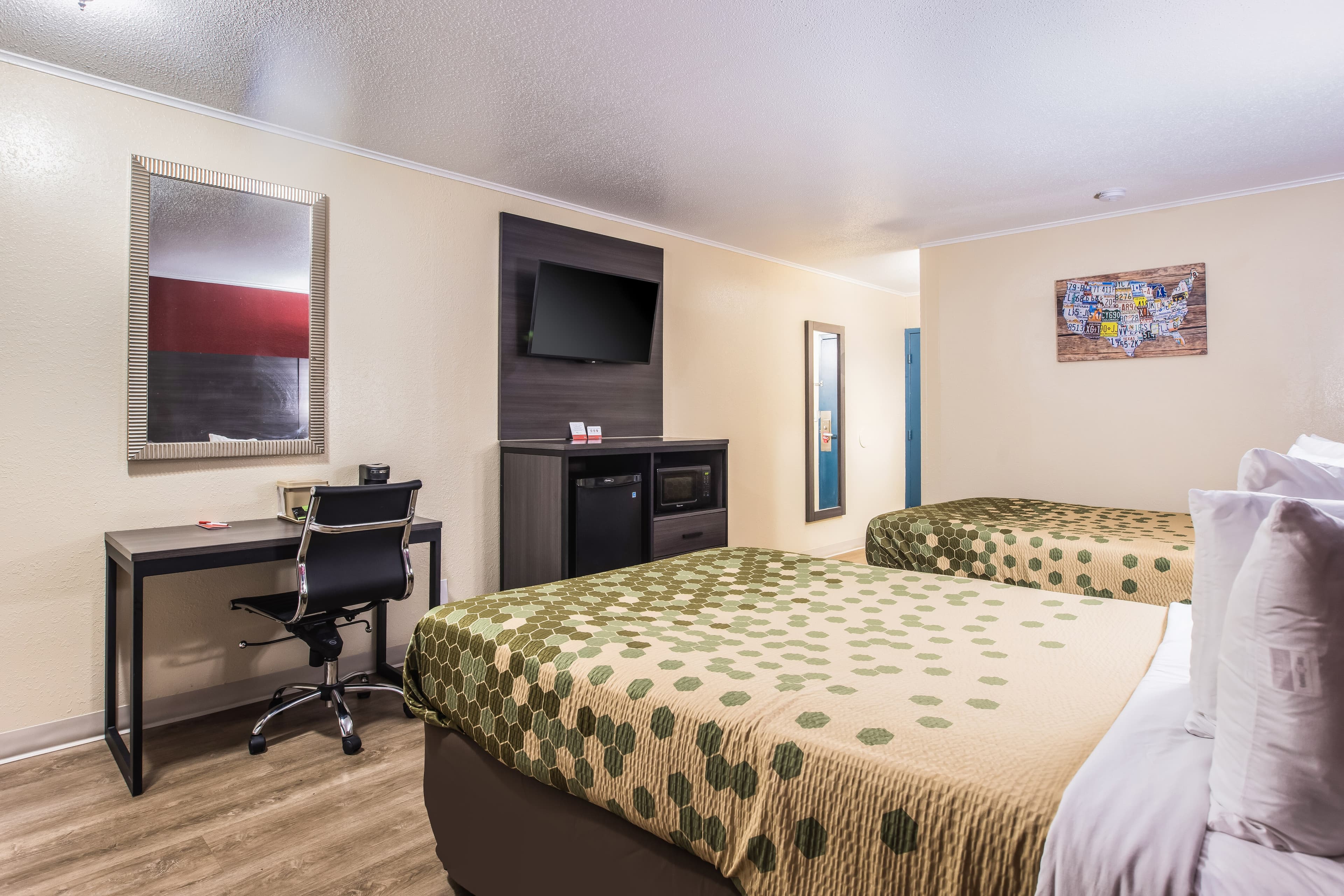 Econo Lodge Garden City - Savannah - Image 4