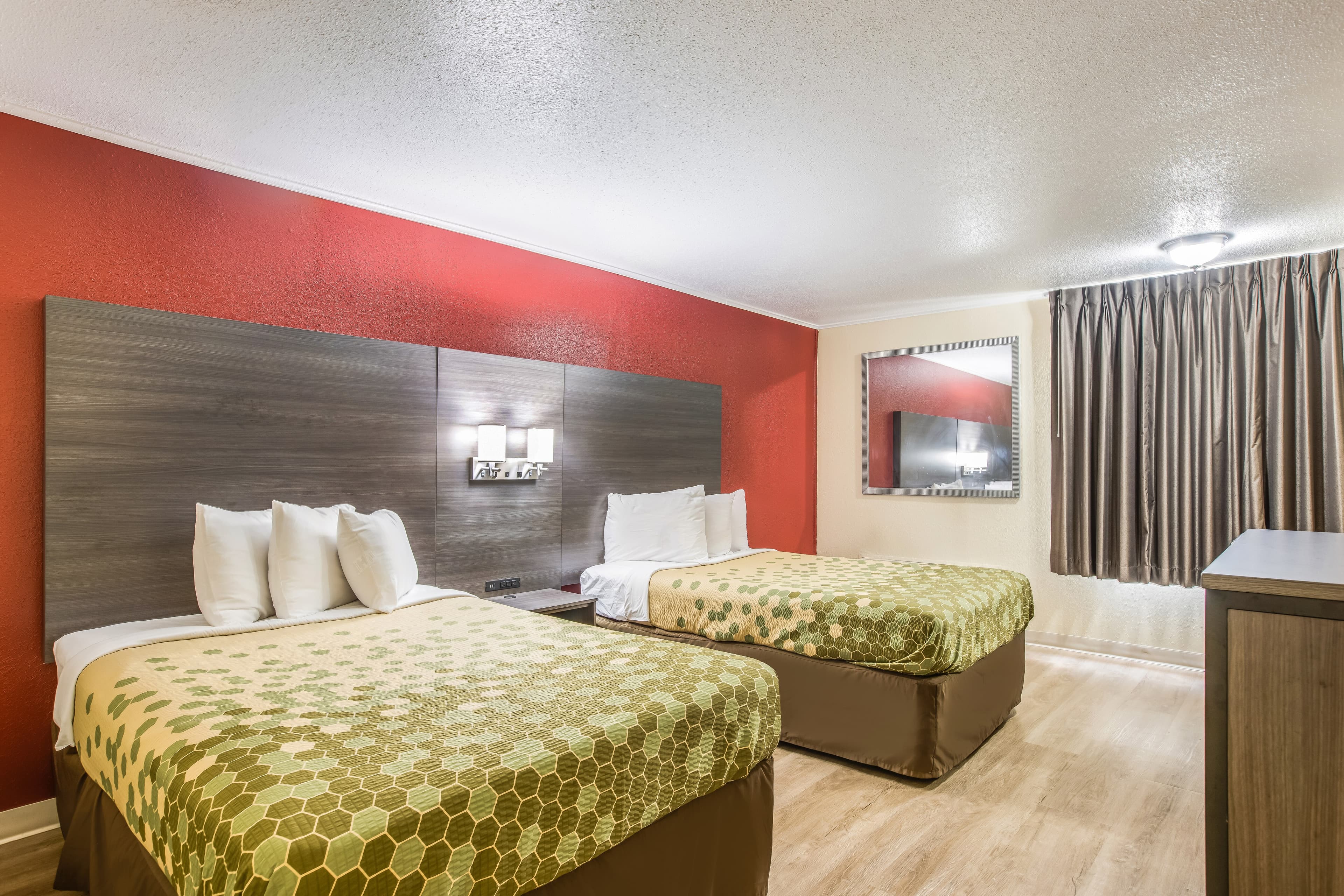 Econo Lodge Garden City - Savannah — 8