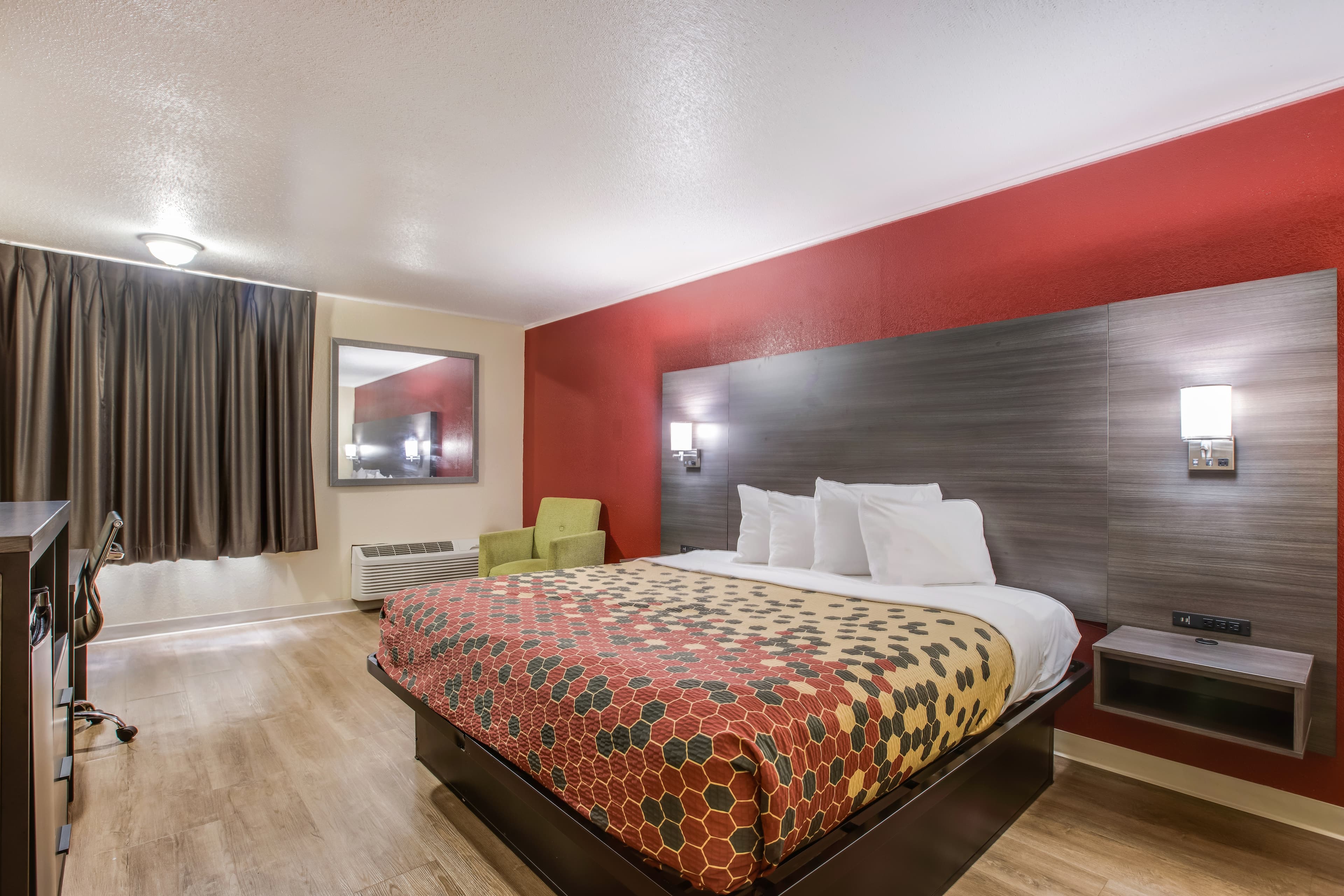 Econo Lodge Garden City - Savannah — 16