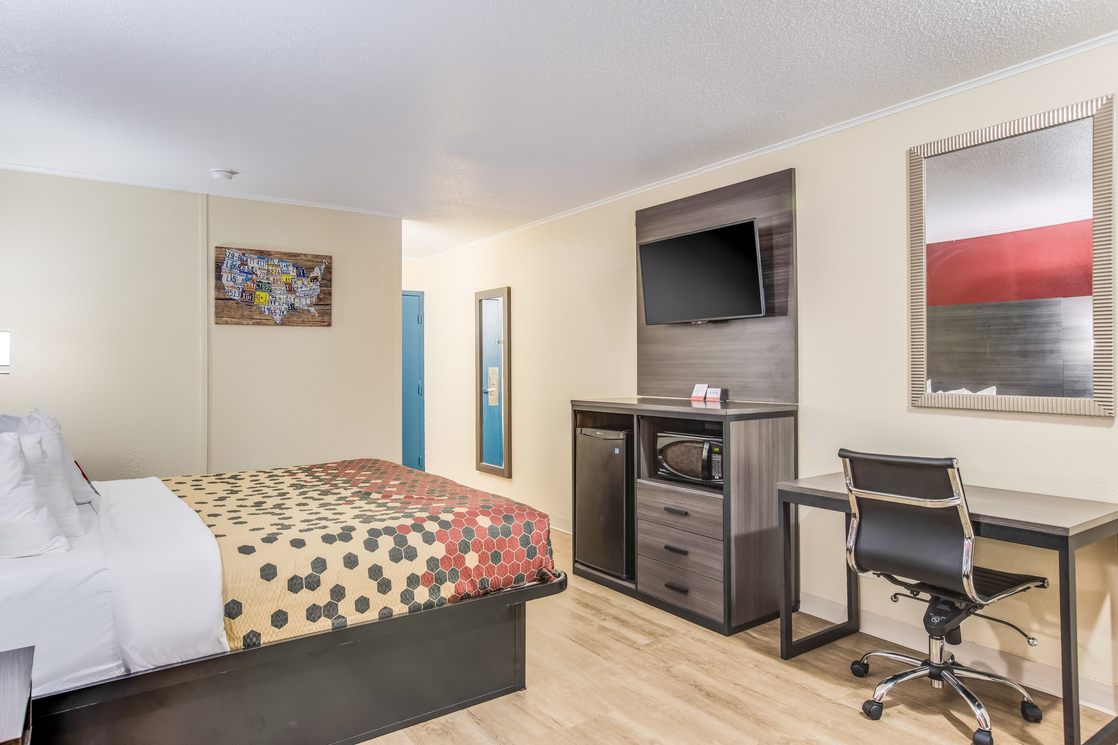 Econo Lodge Garden City - Savannah — 21