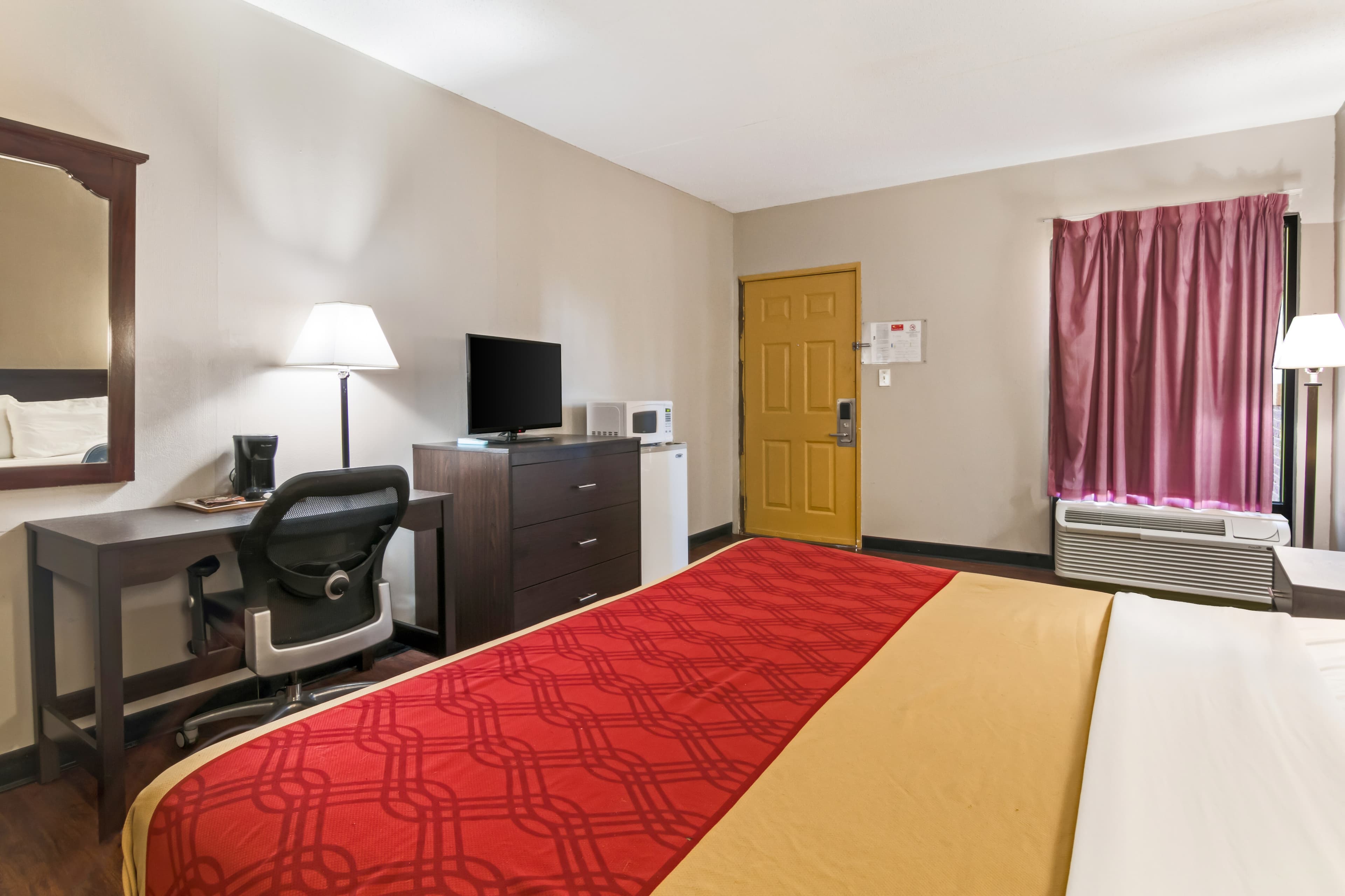 Econo Lodge Conyers — 8