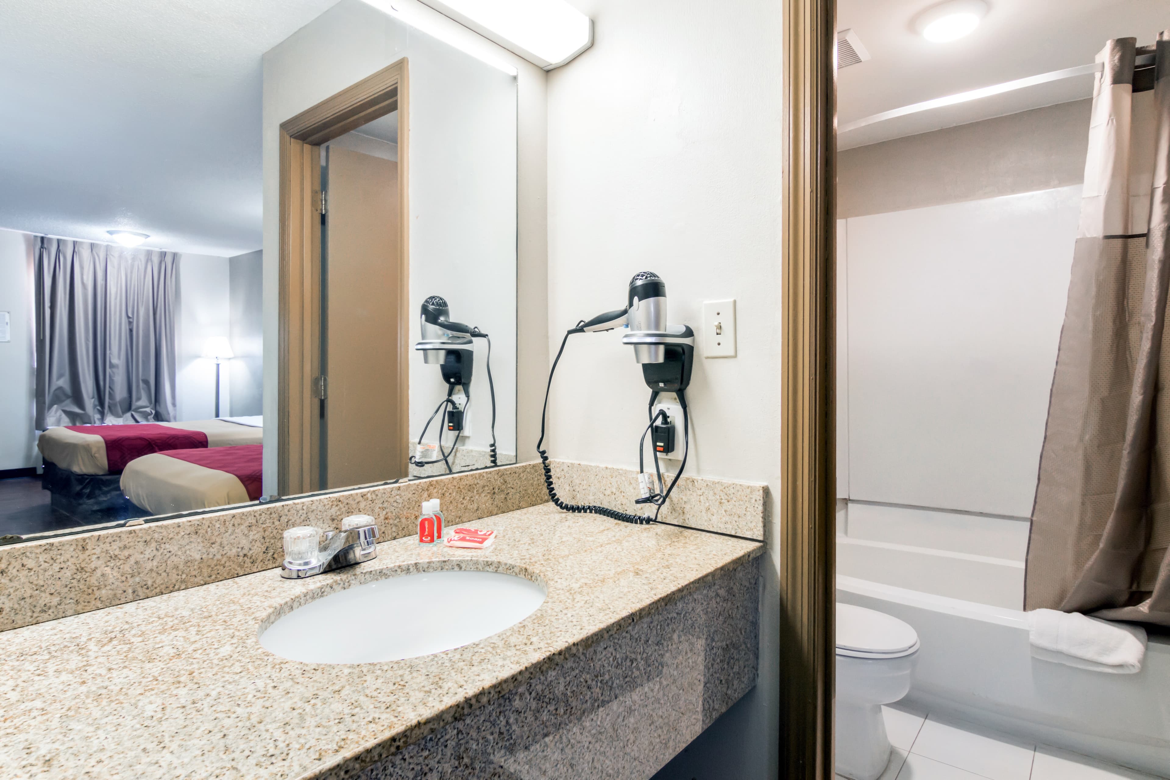 Econo Lodge Conyers - Image 5