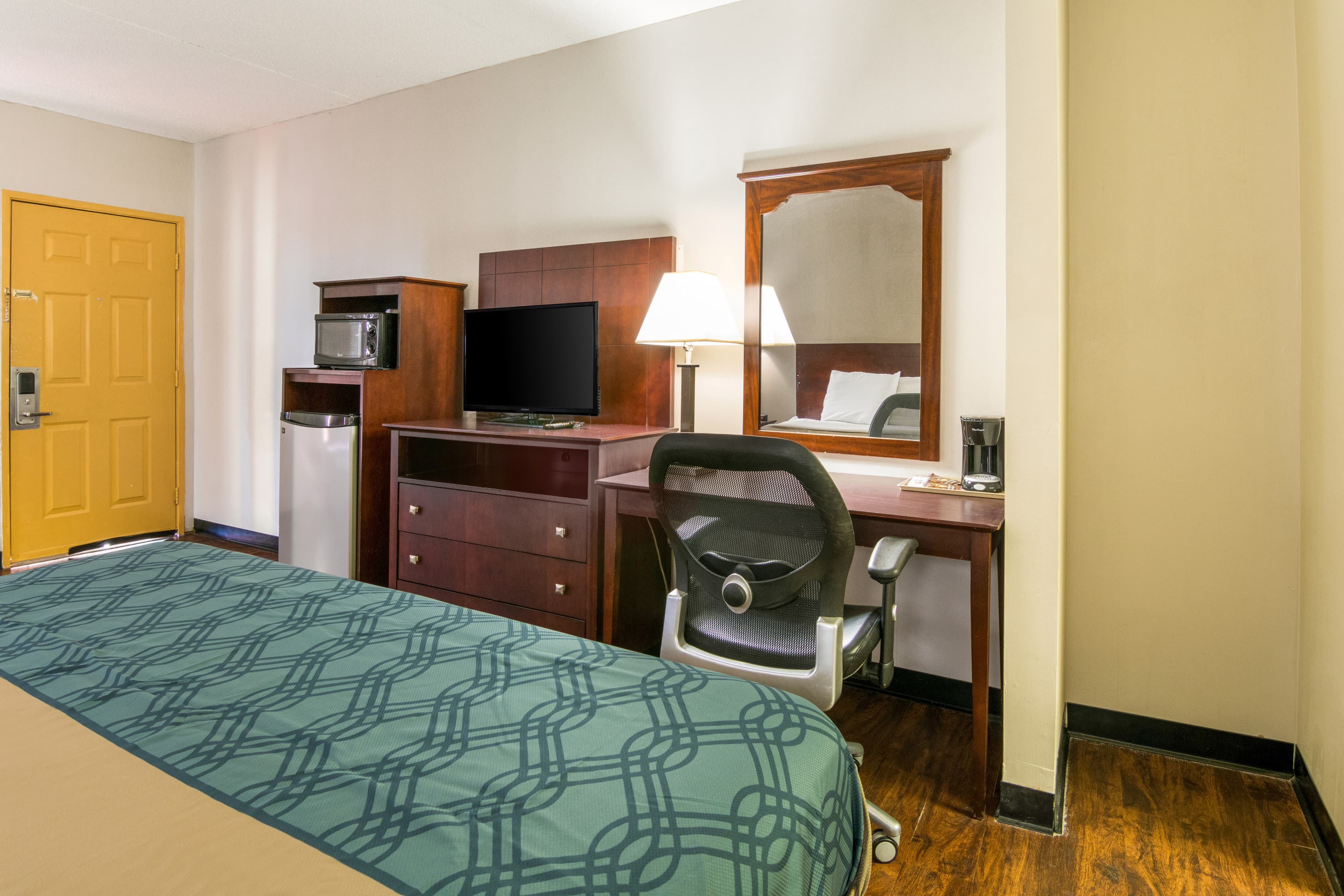 Econo Lodge Conyers — 11