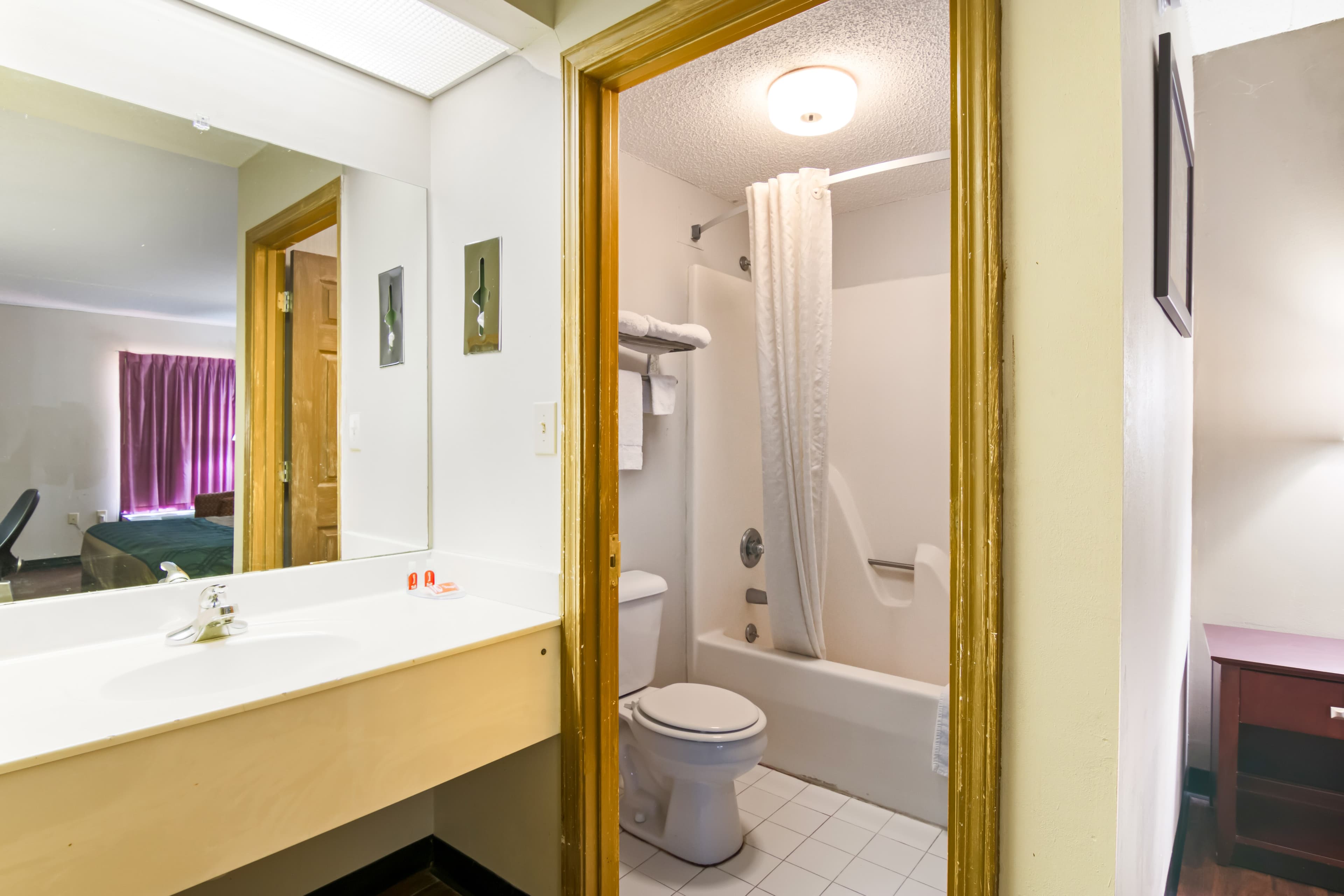Econo Lodge Conyers — 12
