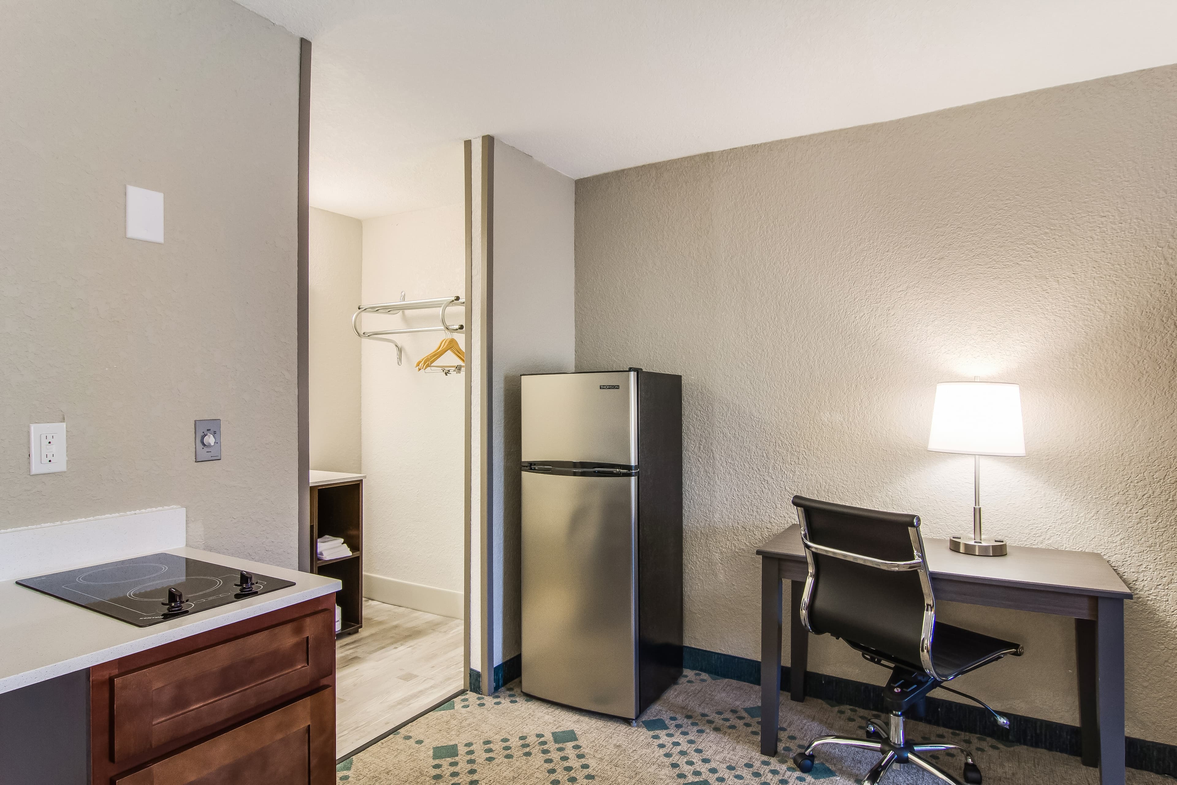Suburban Studios Hotel Kingsland Near I-95 - Image 5
