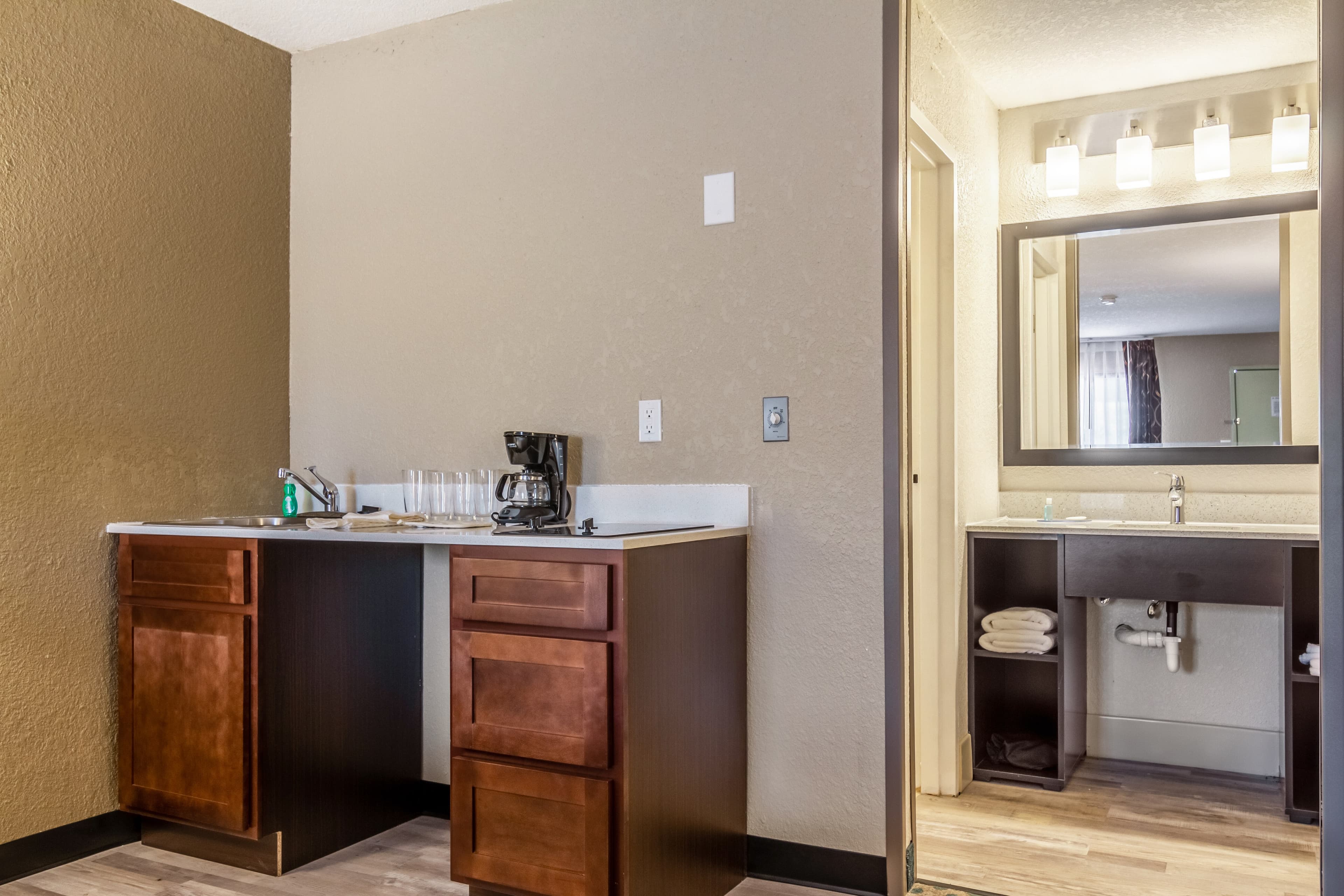Suburban Studios Hotel Kingsland Near I-95 — 8