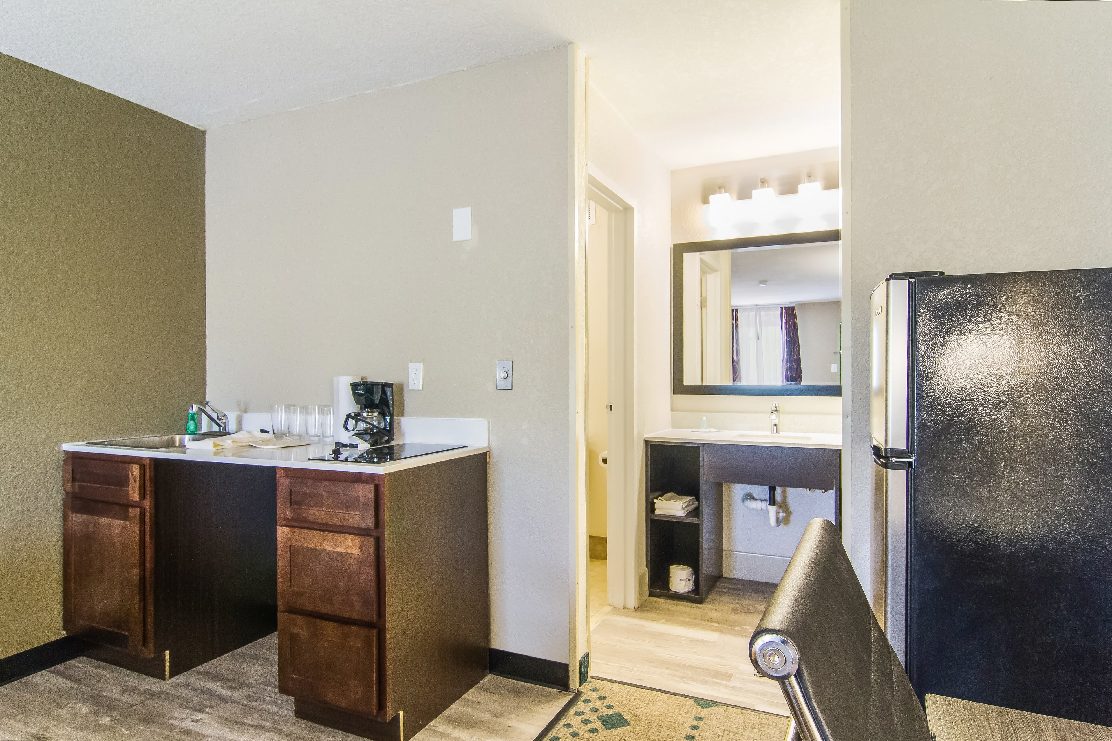 Suburban Studios Hotel Kingsland Near I-95 - Image 1