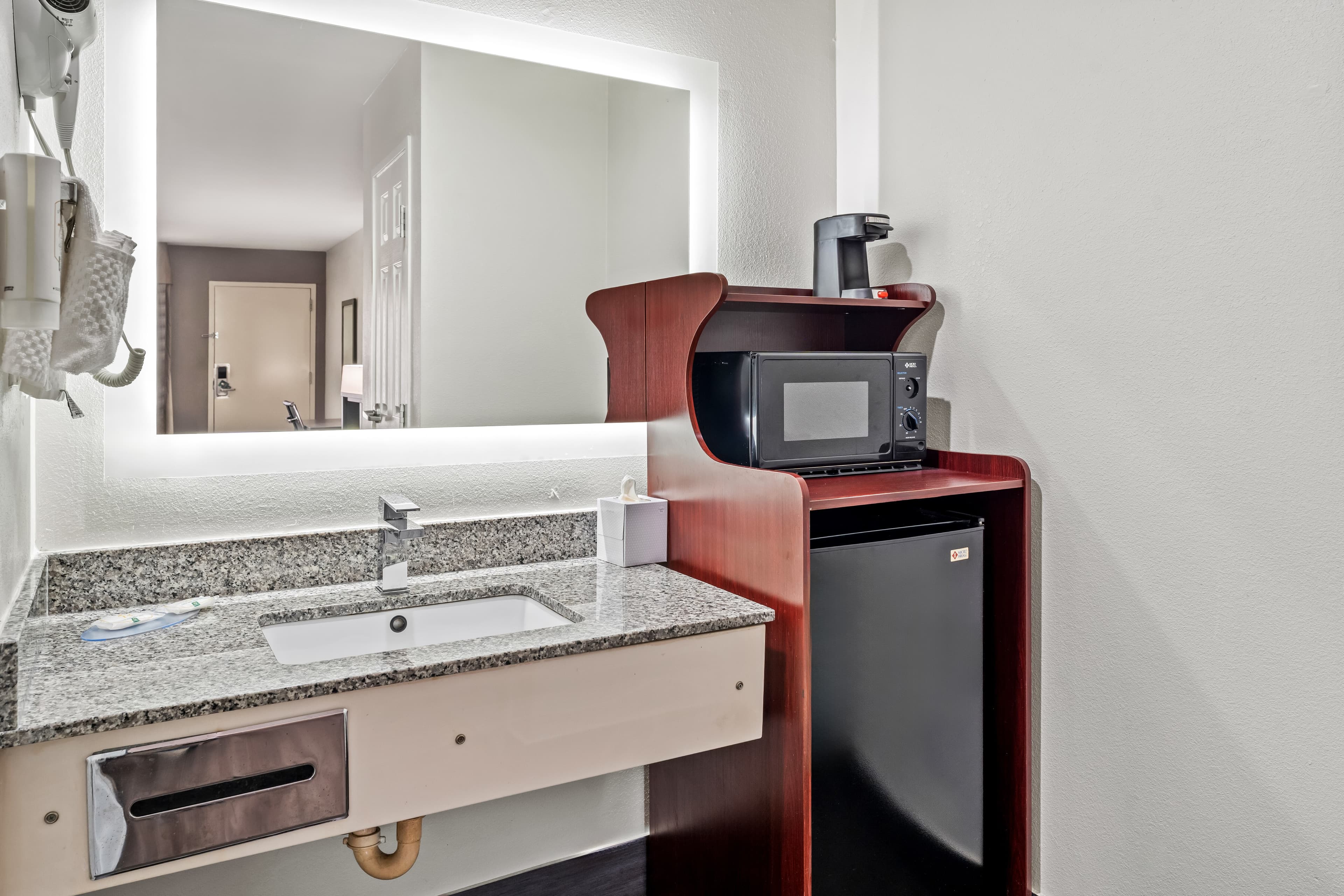 Quality Inn & Suites near Robins Air Force Base — 9