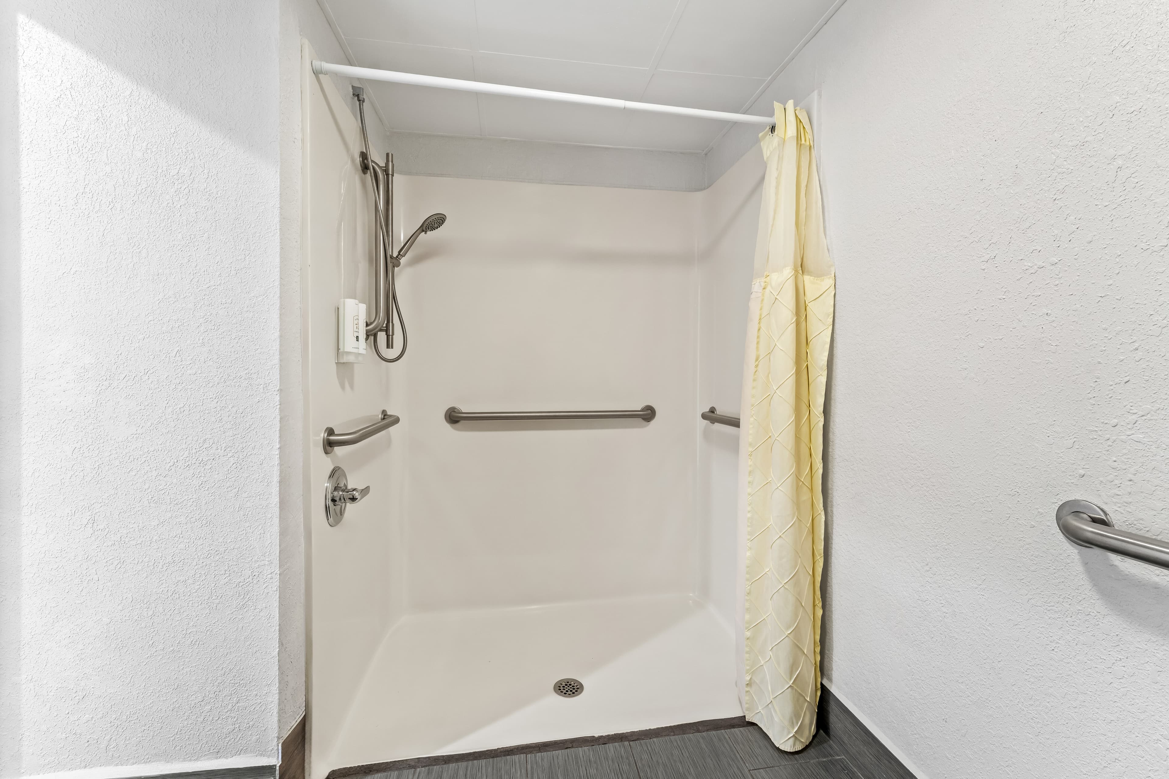 Quality Inn & Suites near Robins Air Force Base — 5