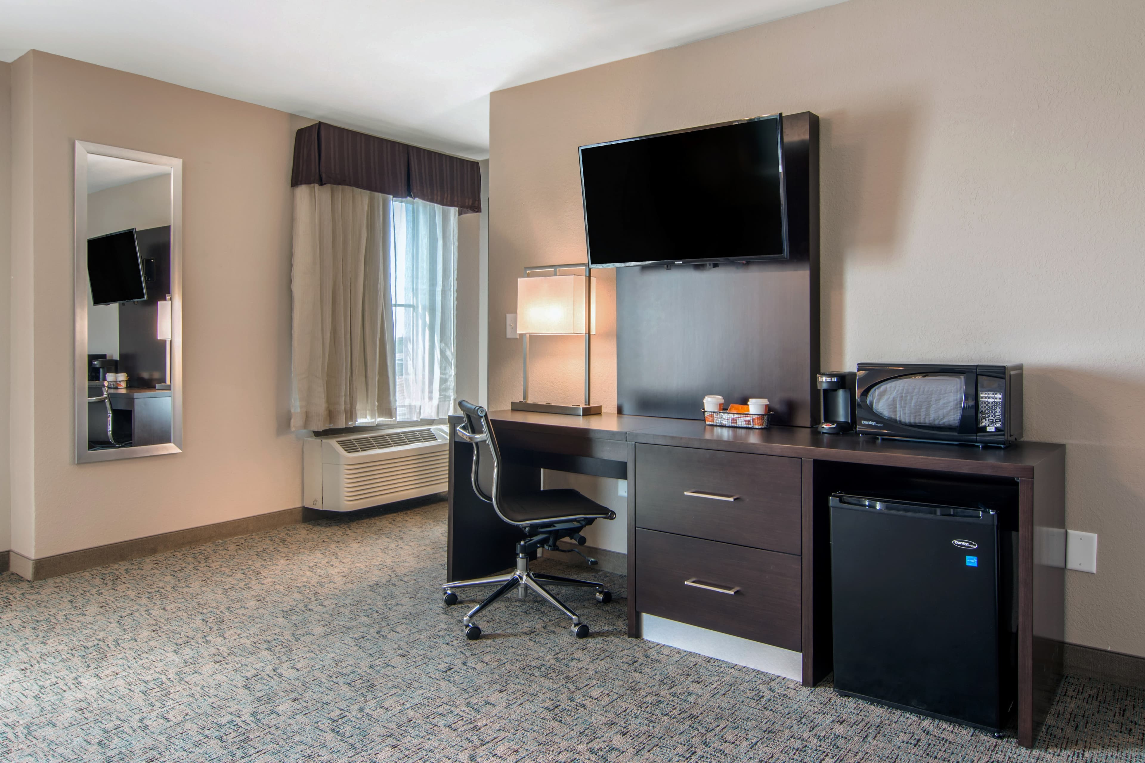 Clarion Inn & Suites Atlanta Downtown - Image 4