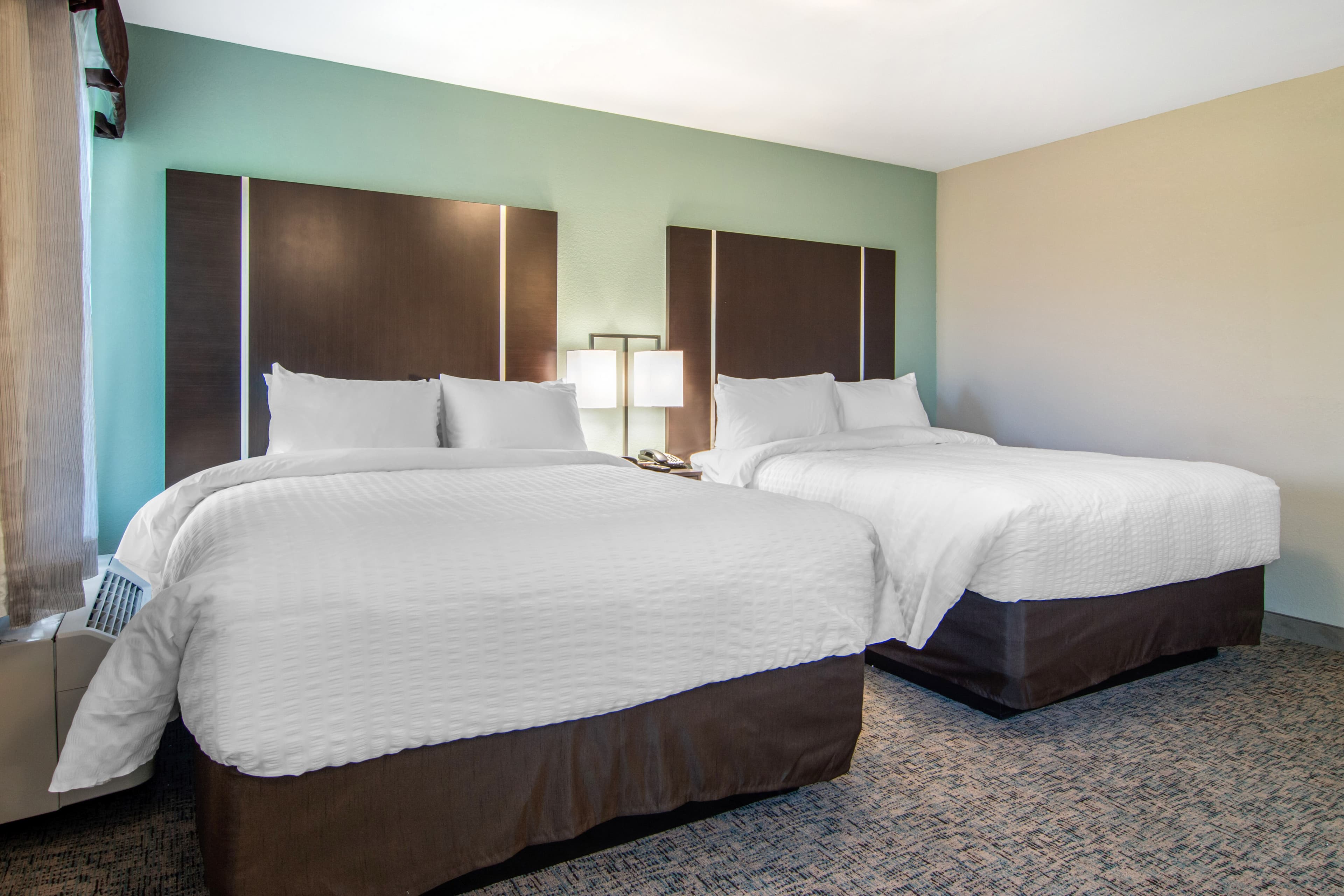 Clarion Inn & Suites Atlanta Downtown — 7