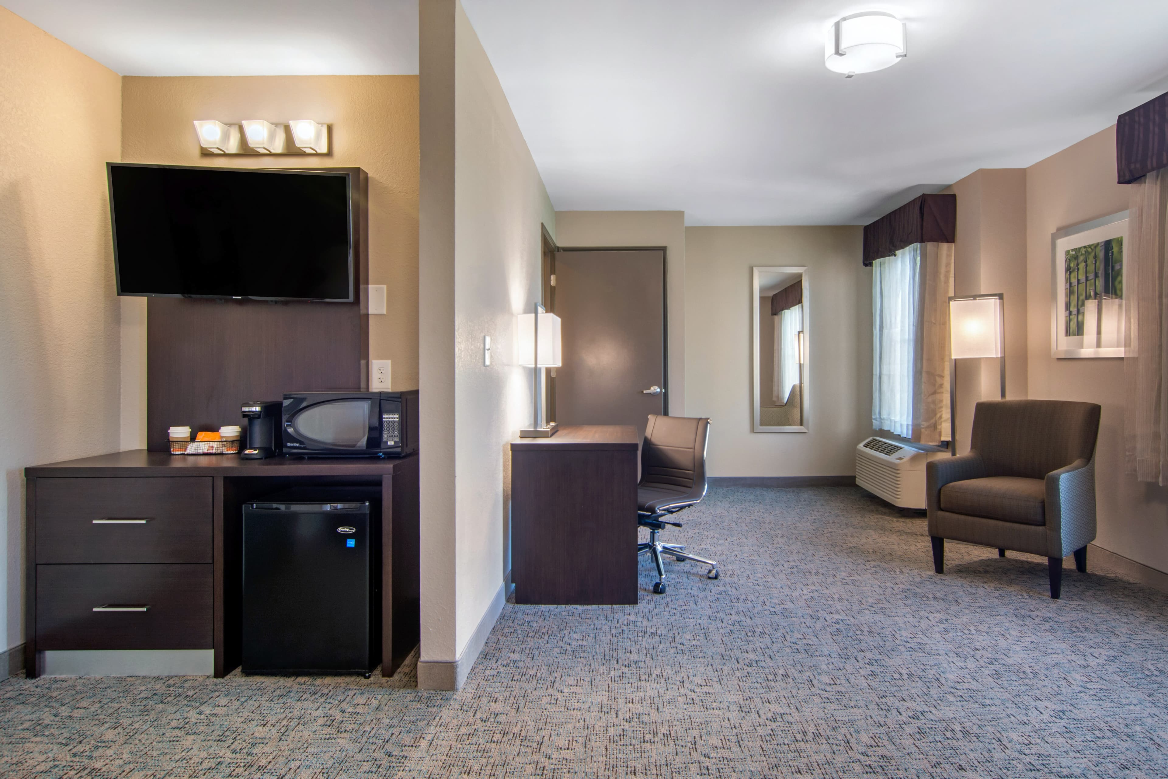 Clarion Inn & Suites Atlanta Downtown — 9