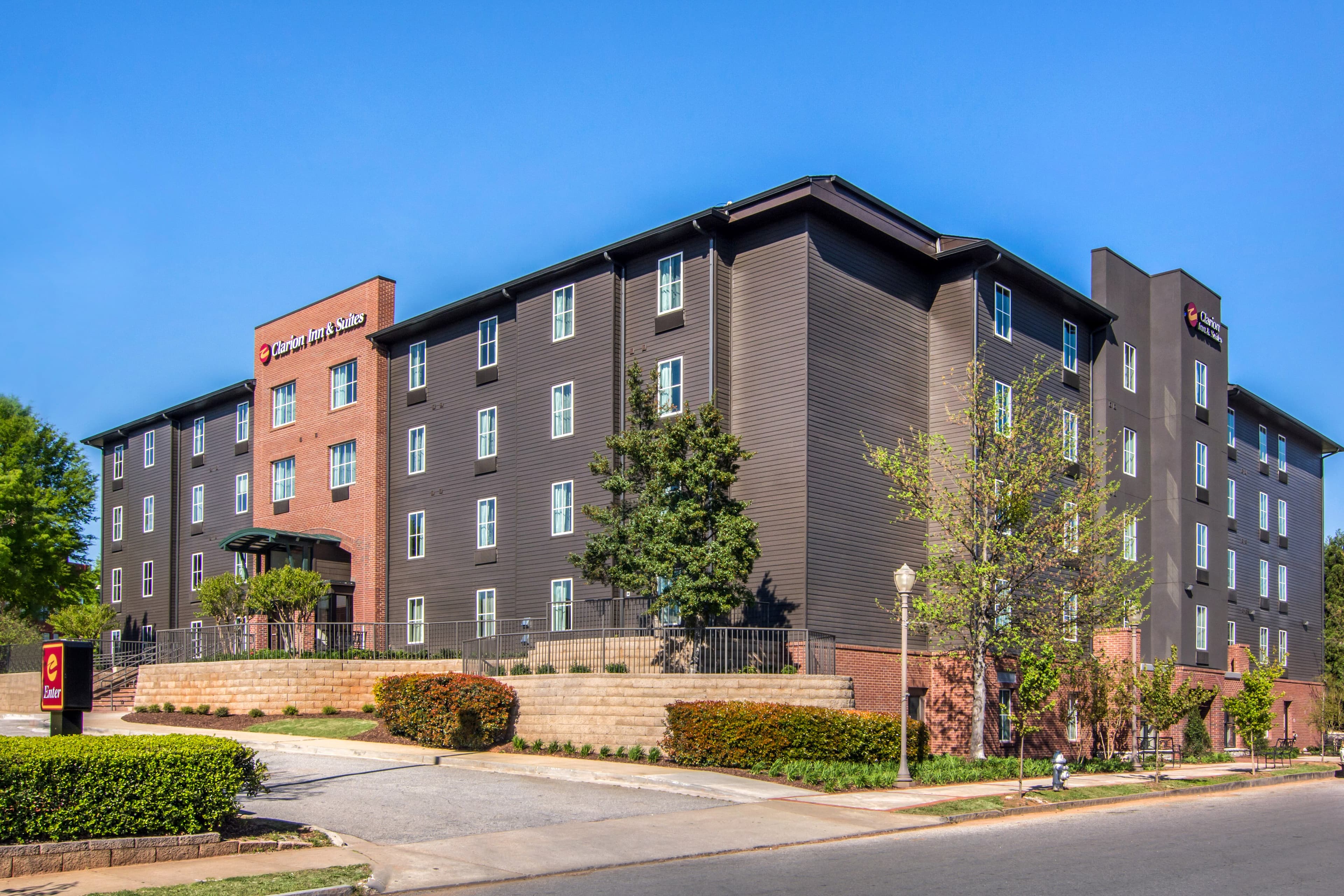 Clarion Inn & Suites Atlanta Downtown - Image 1