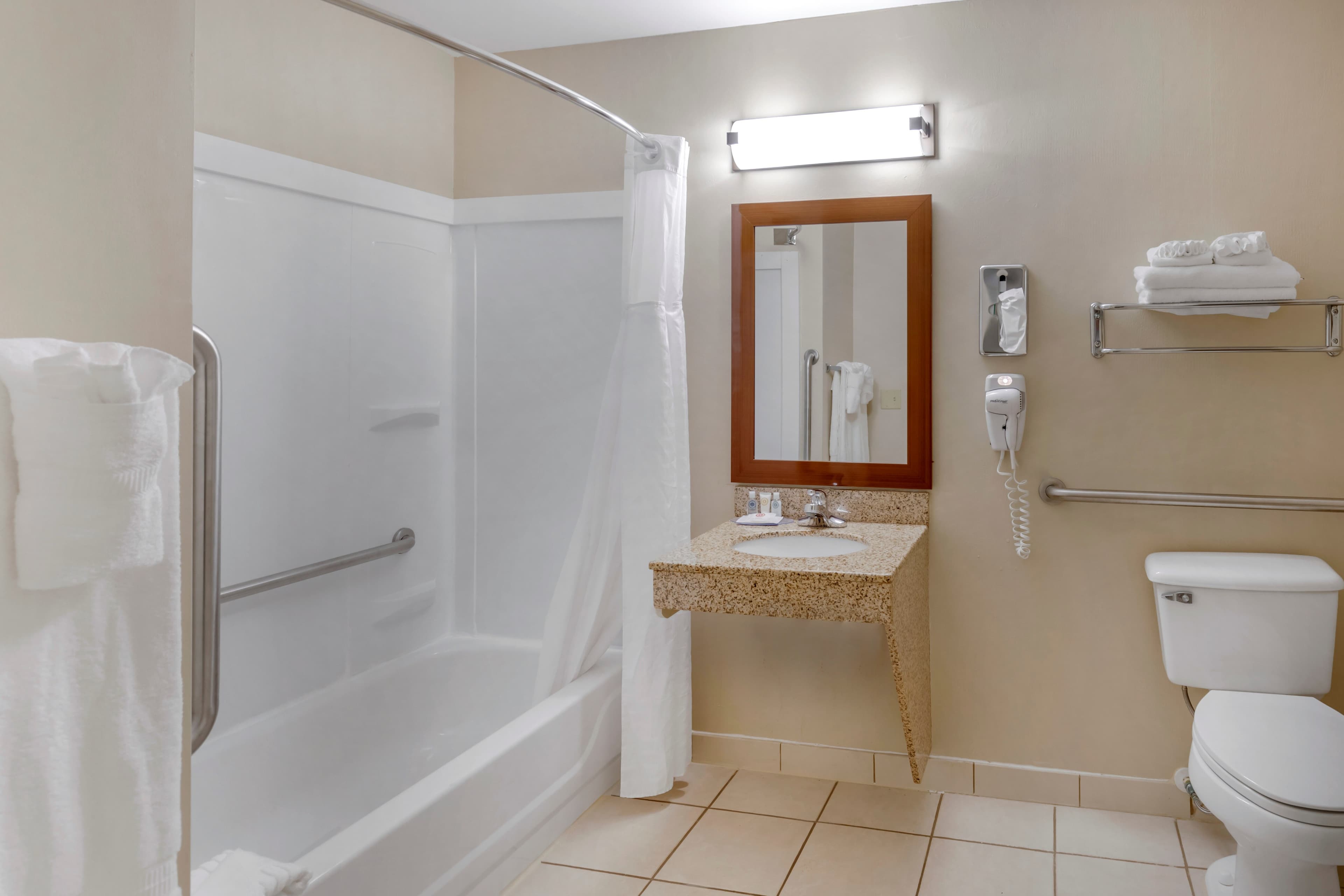 Comfort Inn & Suites Canton Riverstone Area — 10