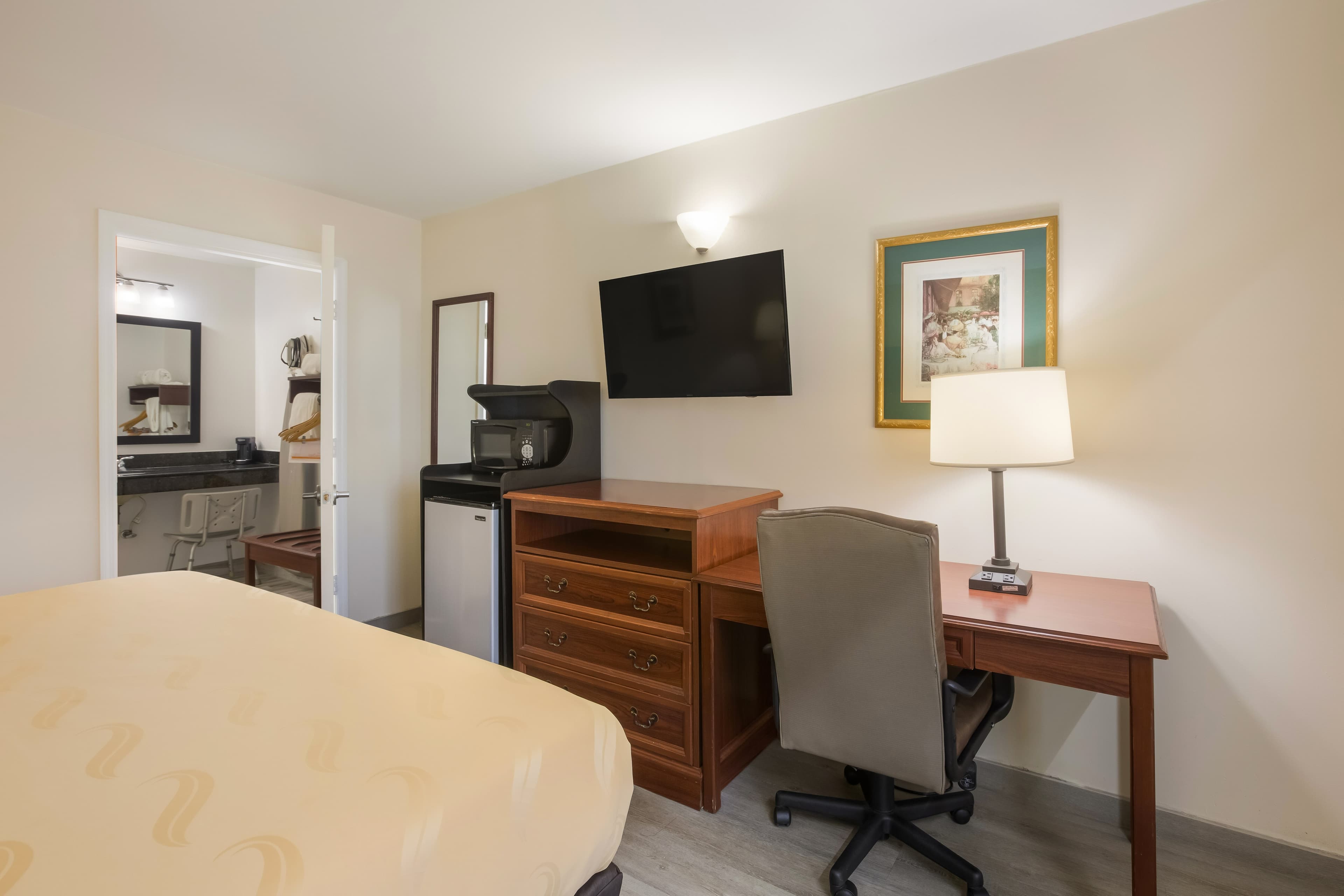 Quality Inn & Suites Greensboro near Lake Oconee — 8