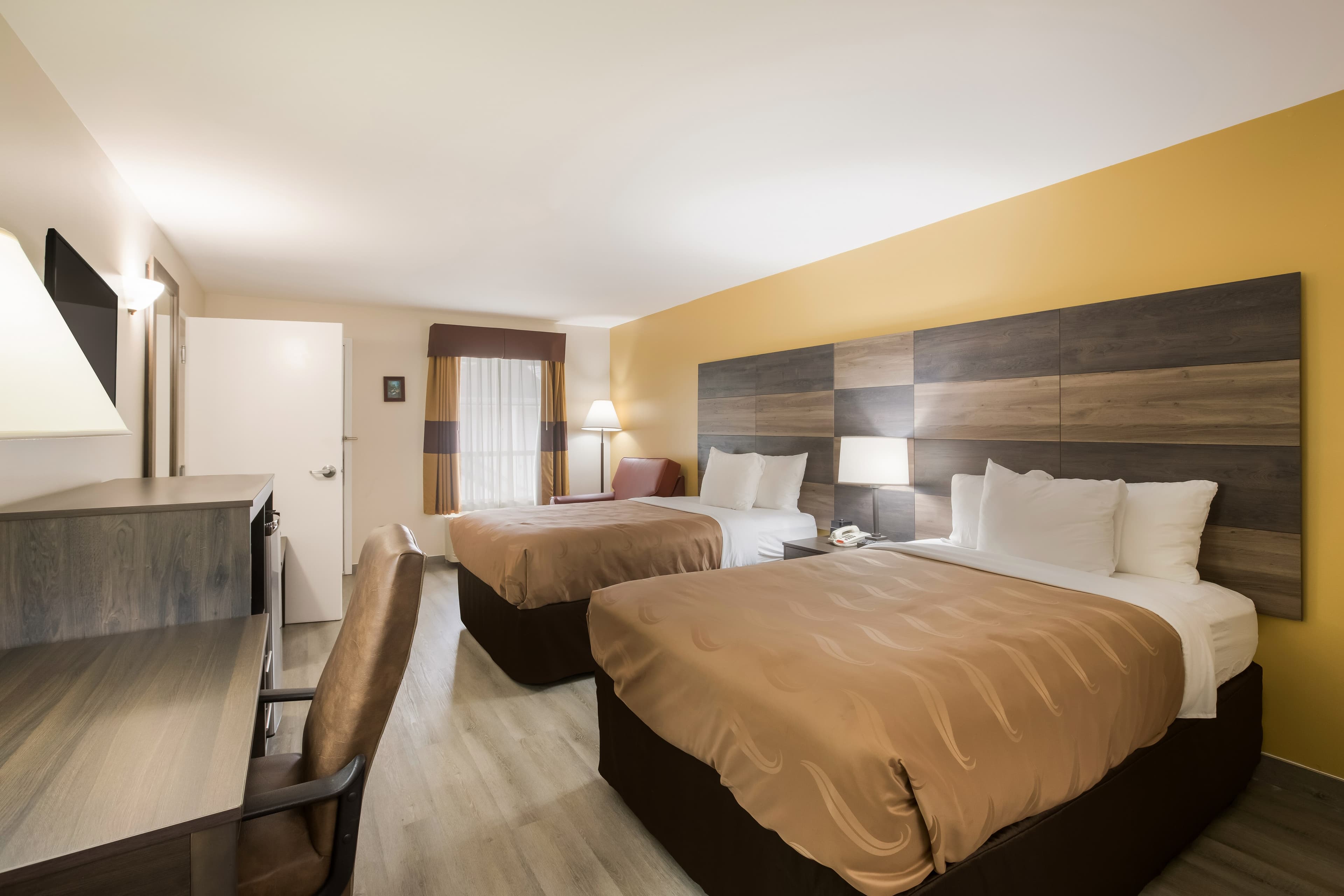 Quality Inn & Suites Greensboro near Lake Oconee - Image 2