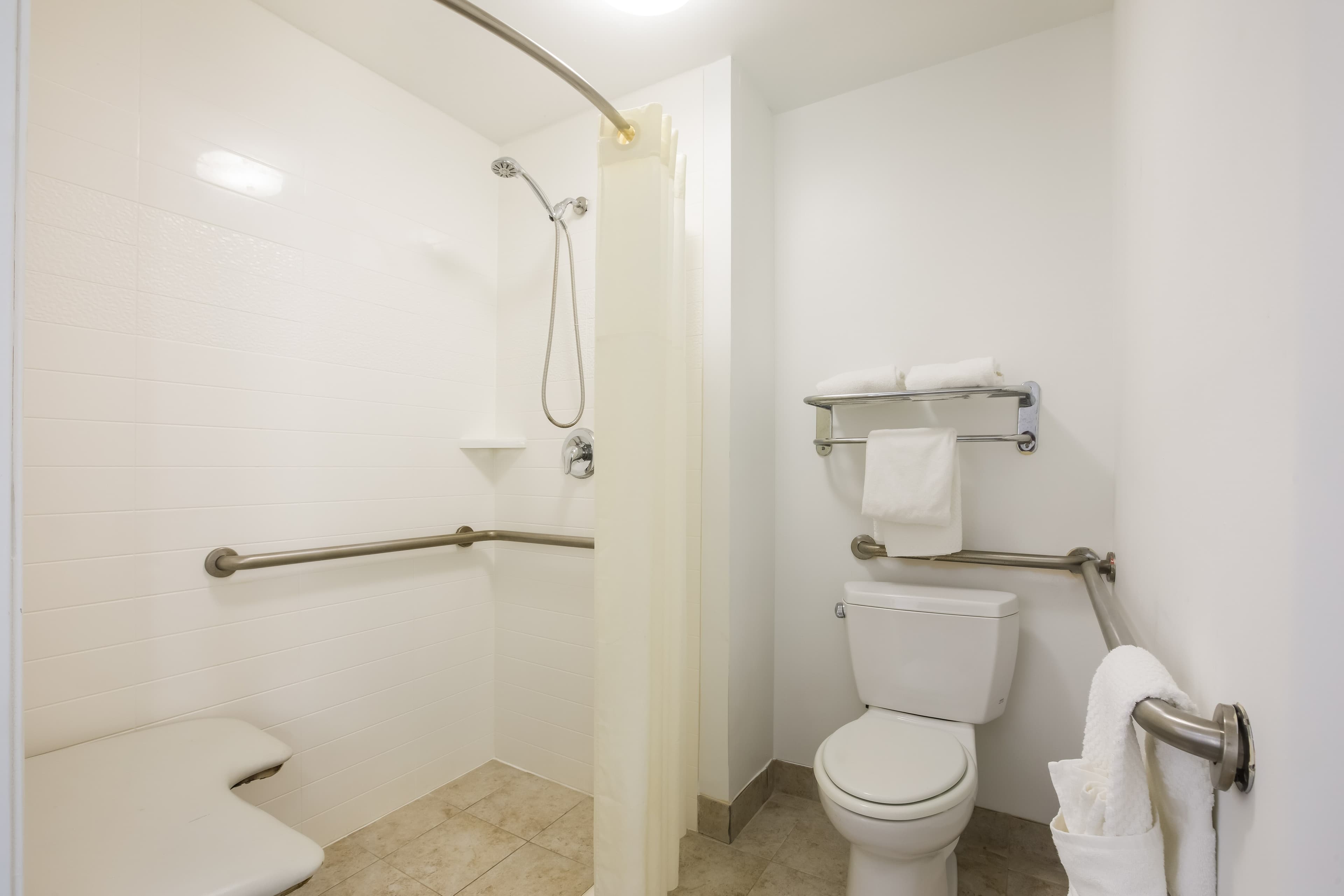 Quality Inn & Suites Greensboro near Lake Oconee — 9