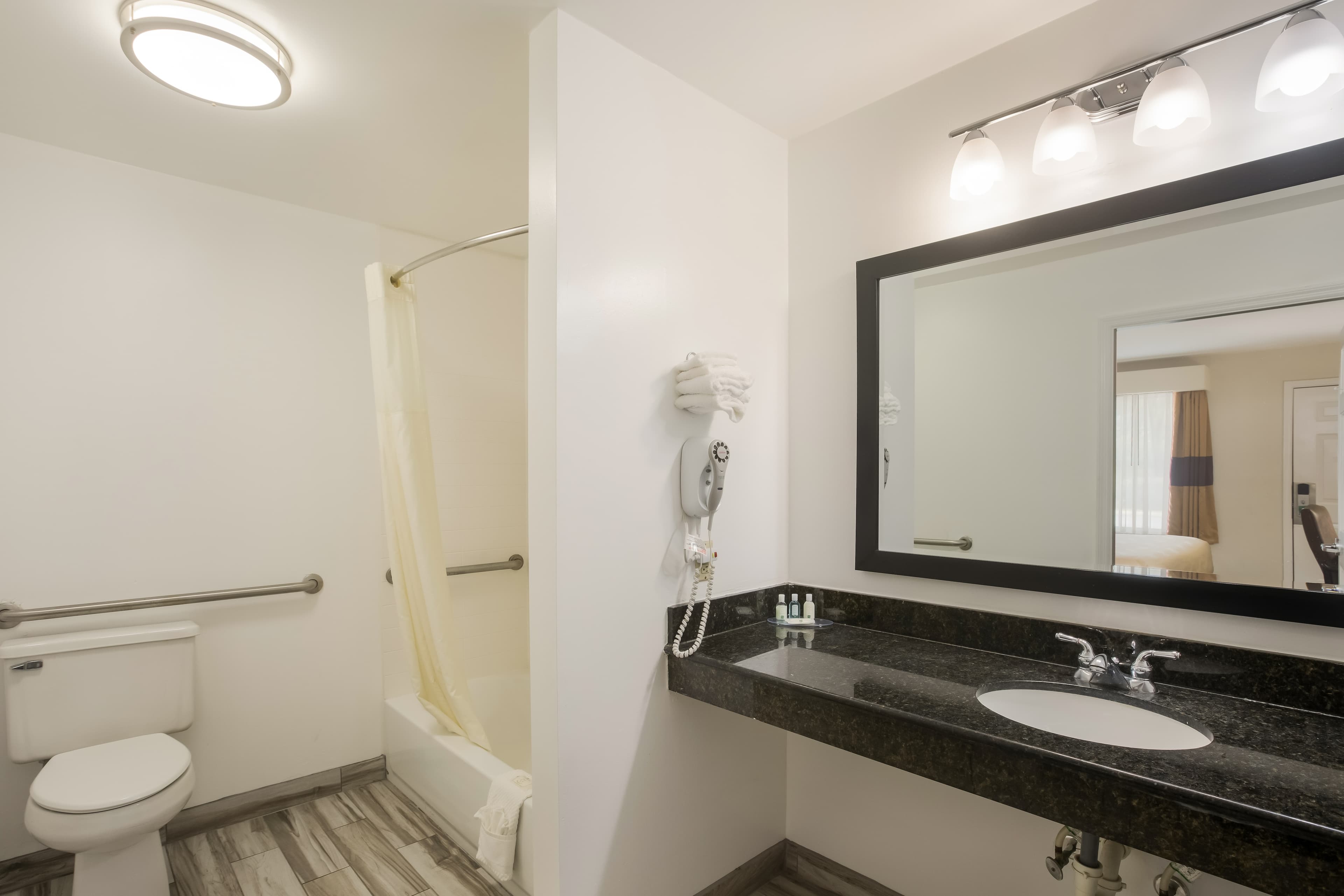 Quality Inn & Suites Greensboro near Lake Oconee — 10