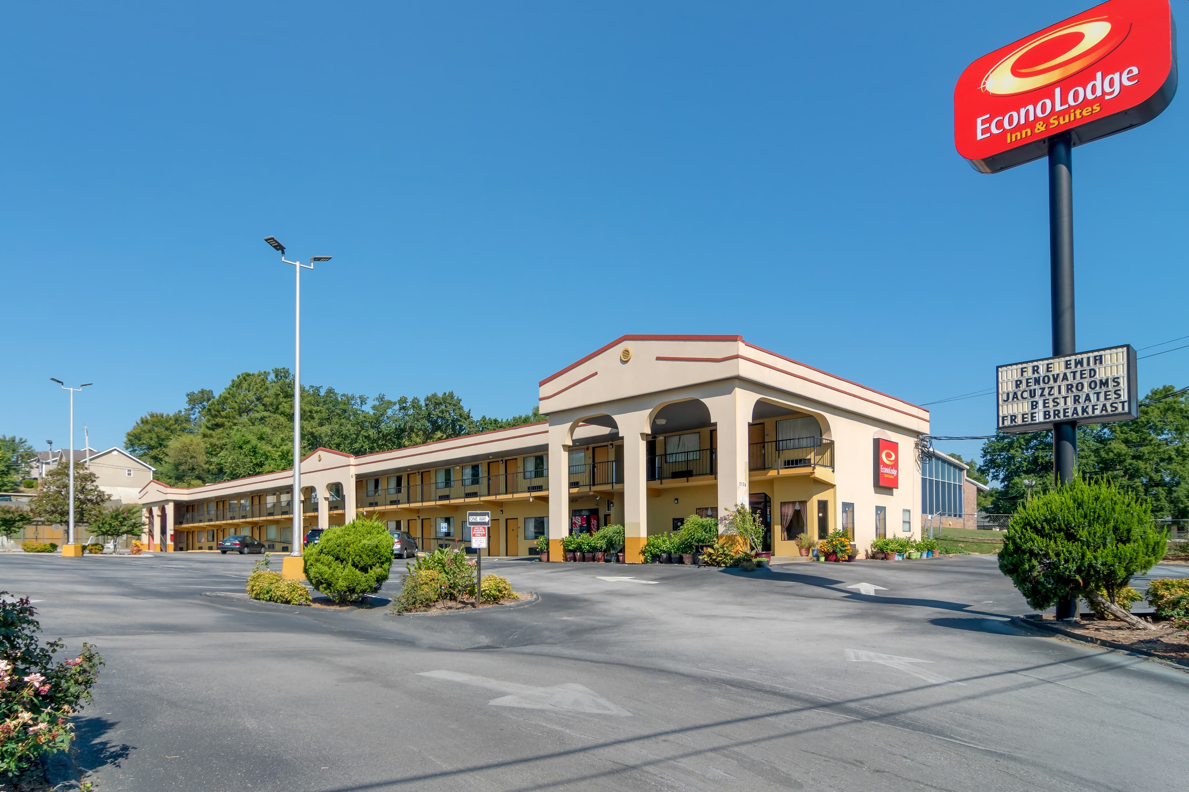 Econo Lodge Inn & Suites near Chickamauga Battlefield - Image 1