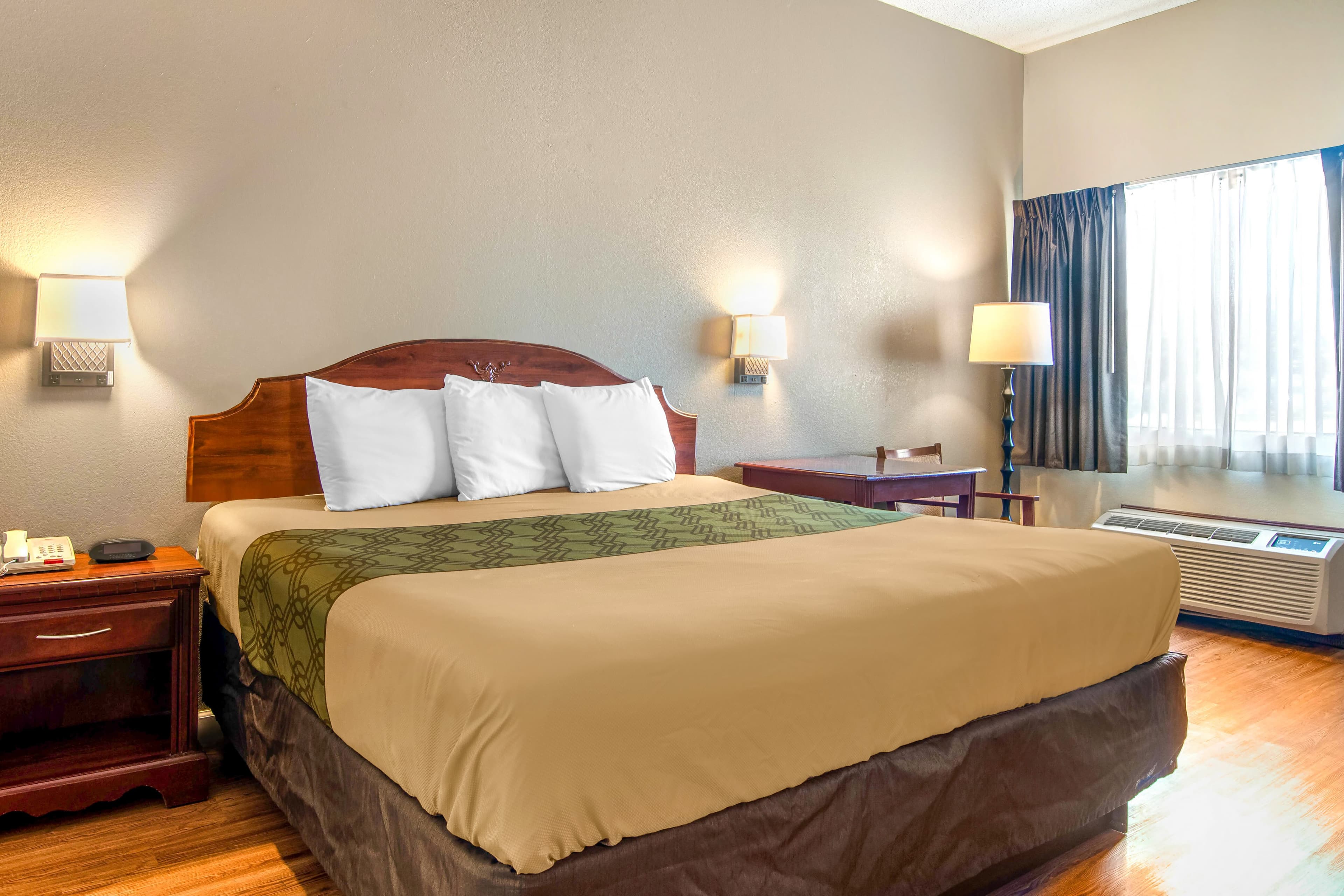 Econo Lodge Inn & Suites near Chickamauga Battlefield - Image 3
