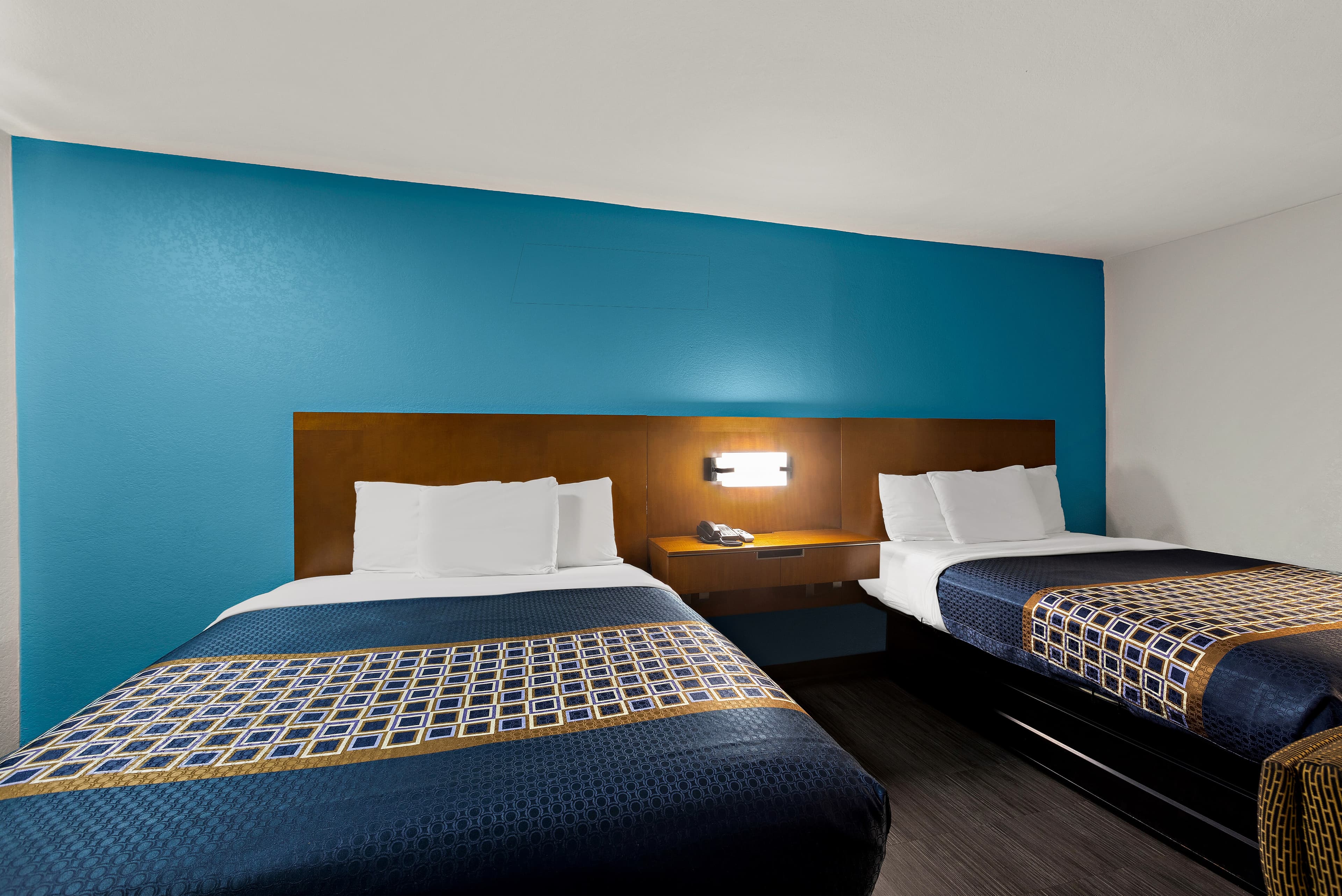 Rodeway Inn Commerce - Image 3