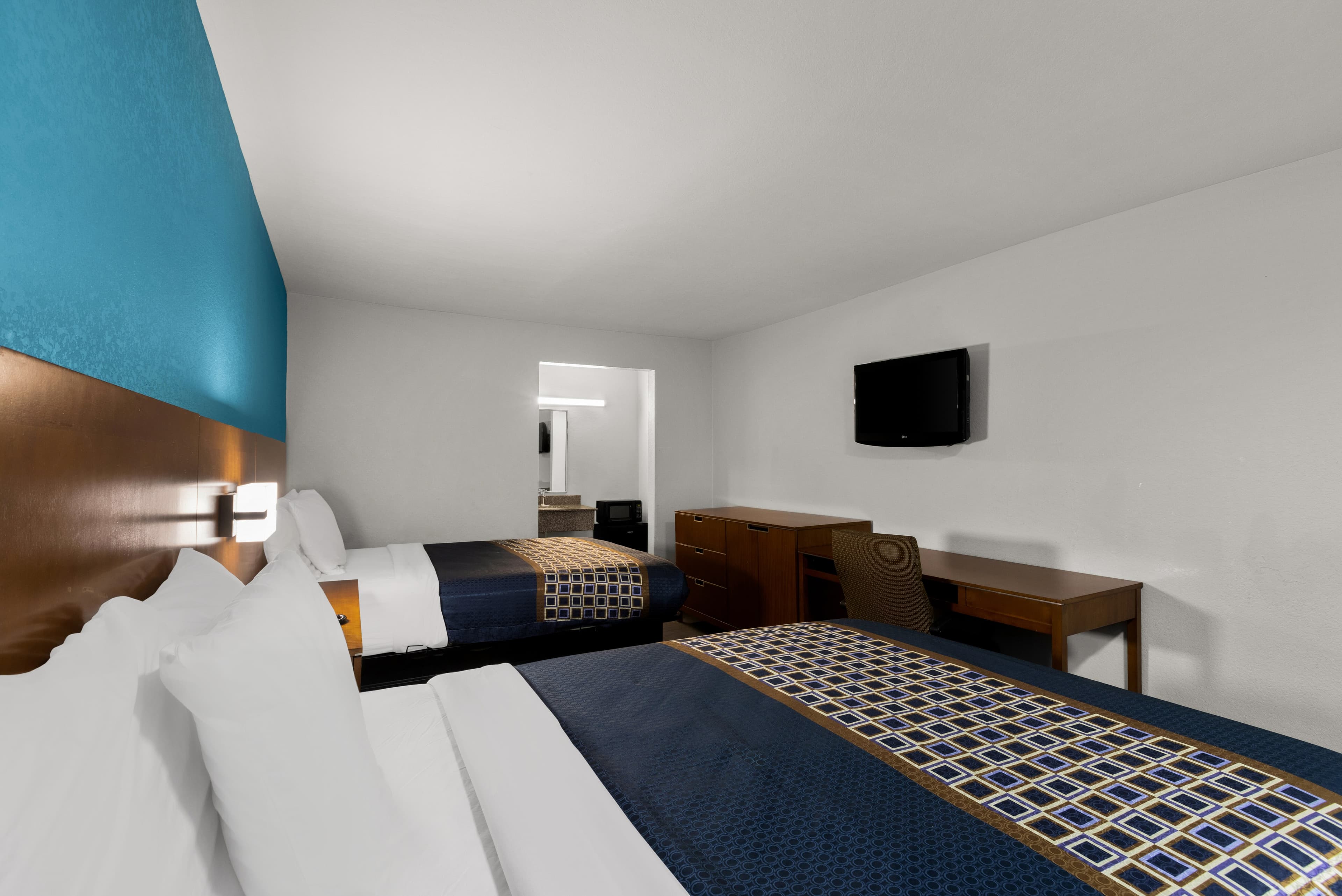 Rodeway Inn Commerce - Image 4