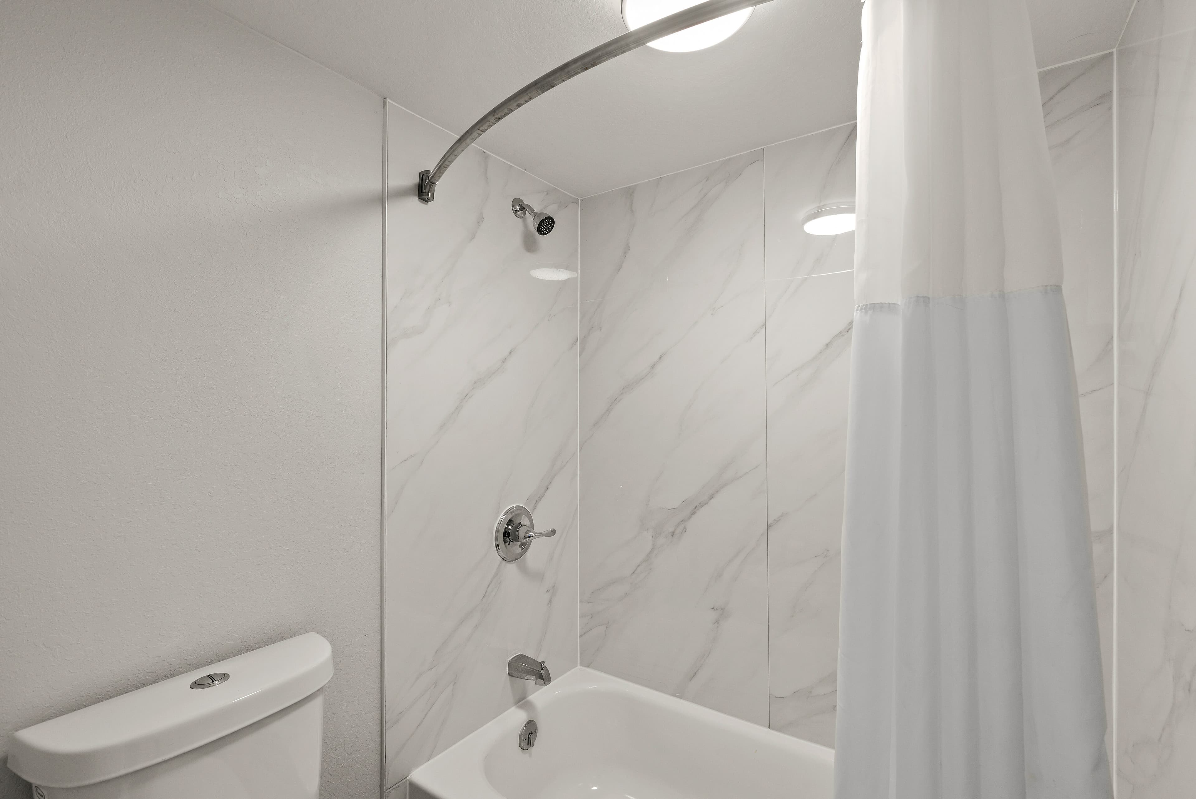 Rodeway Inn Commerce — 9