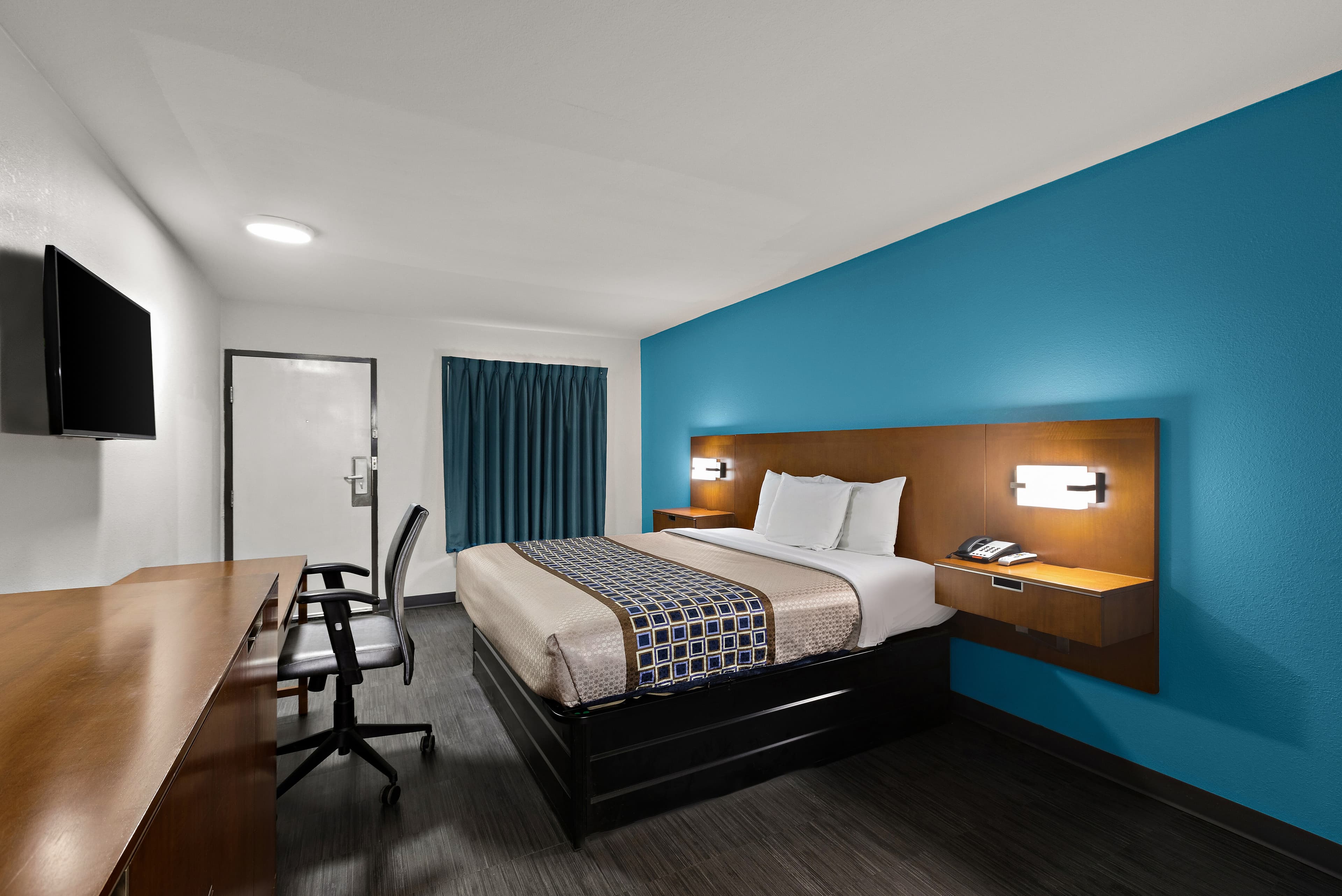 Rodeway Inn Commerce — 10