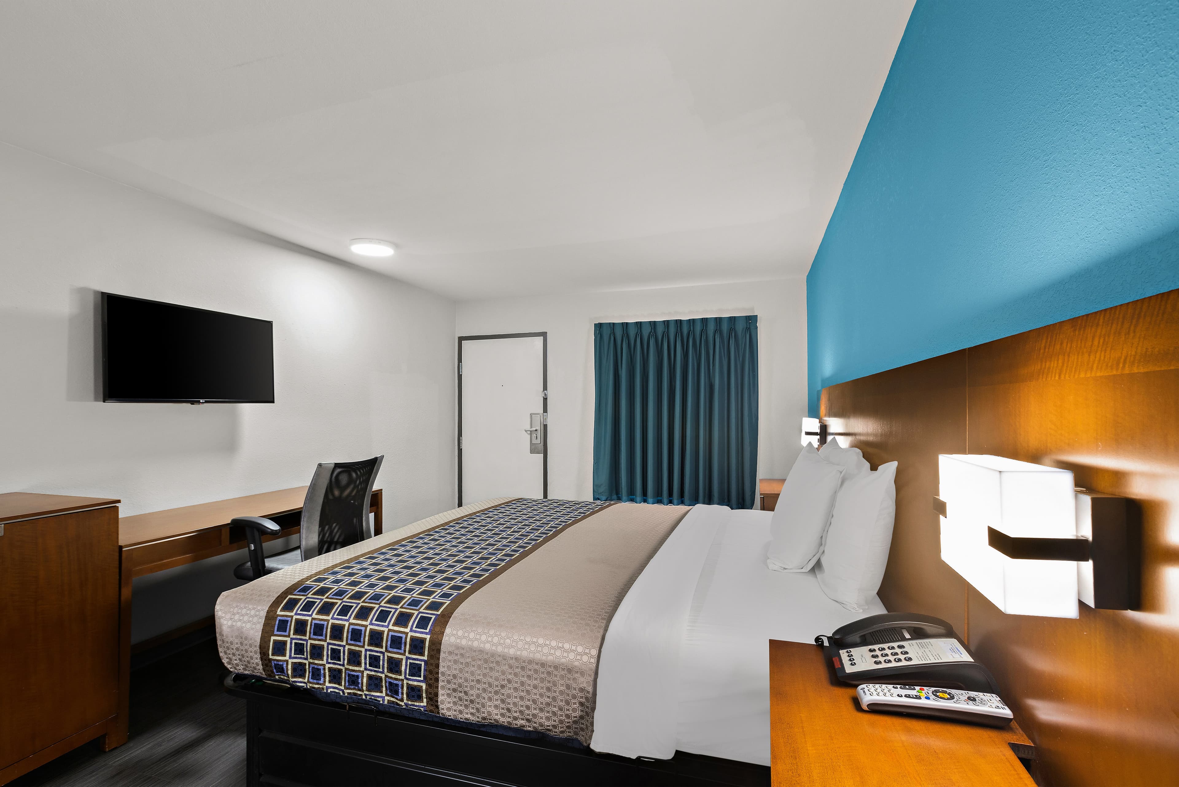 Rodeway Inn Commerce — 11