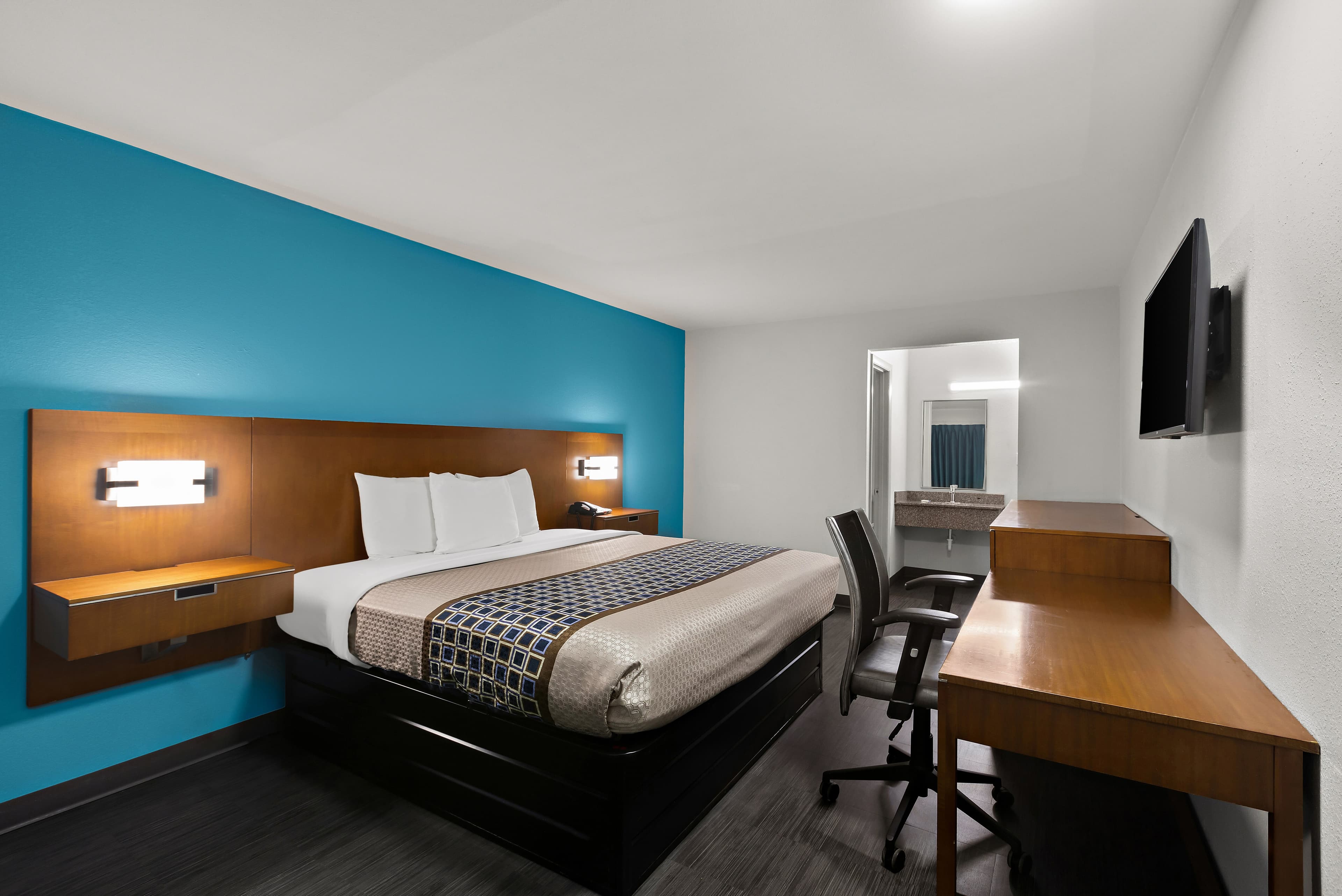 Rodeway Inn Commerce — 12