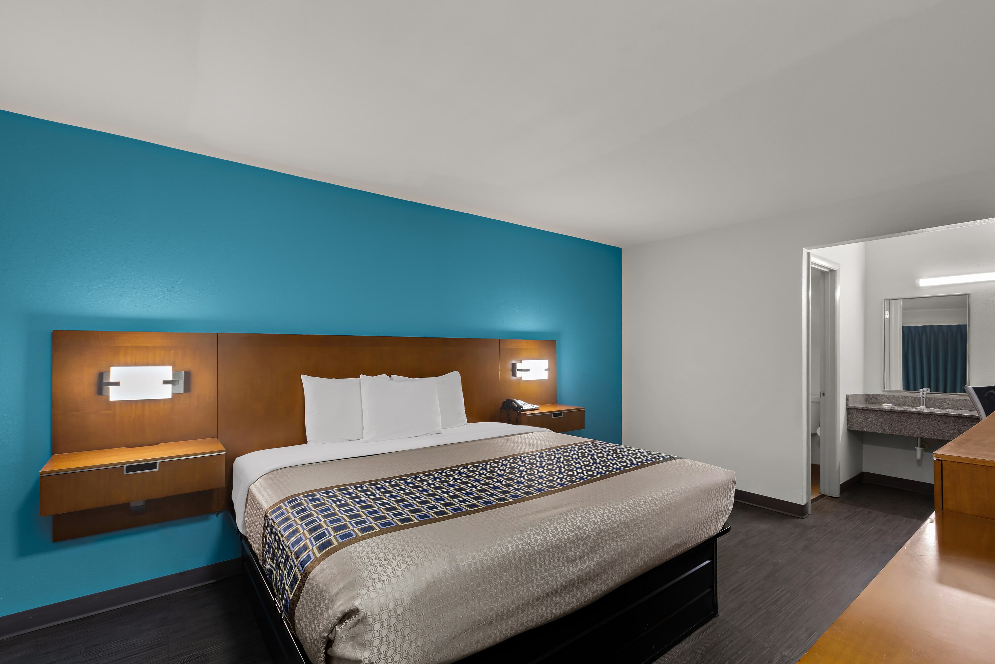 Rodeway Inn Commerce — 14