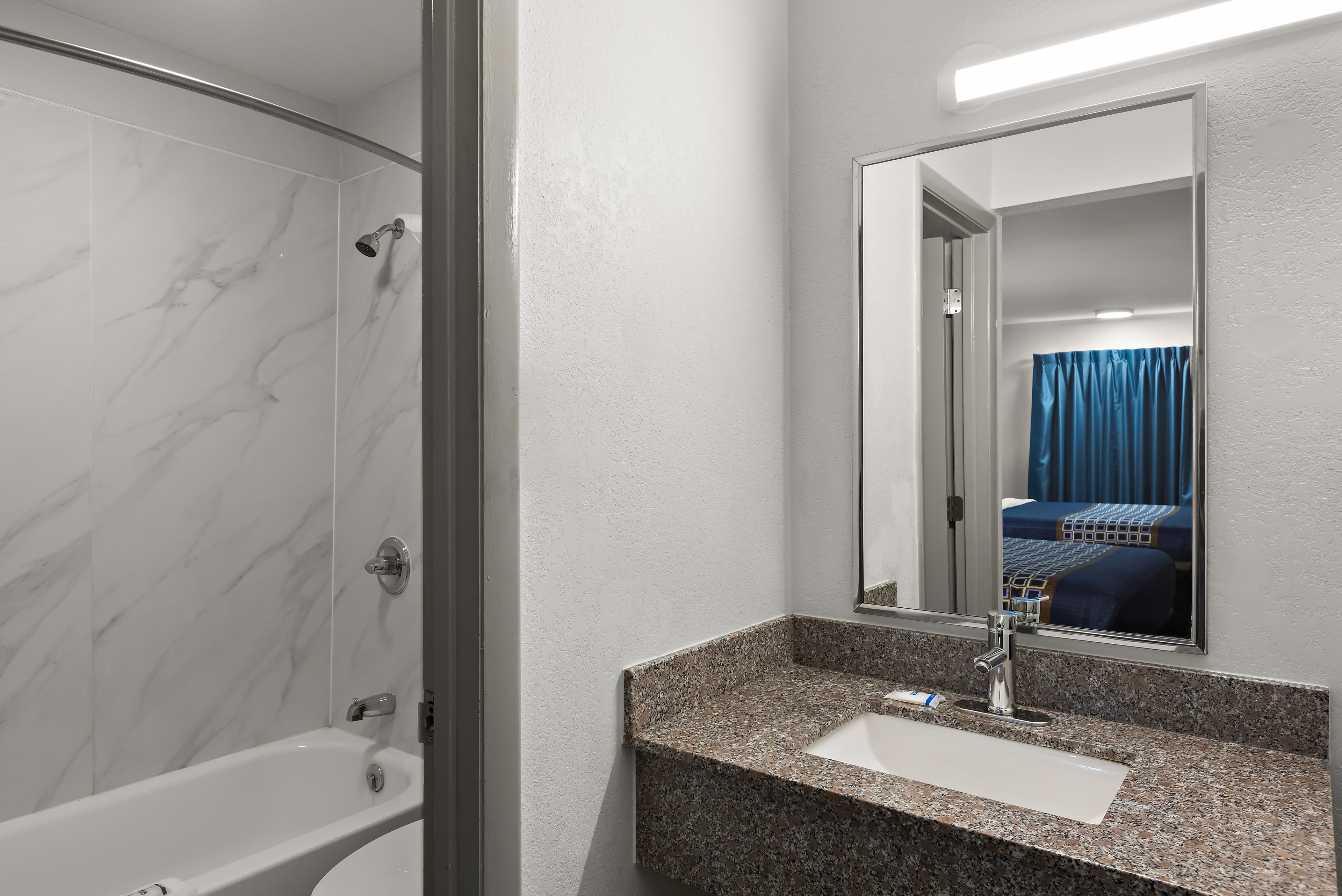 Rodeway Inn Commerce — 17