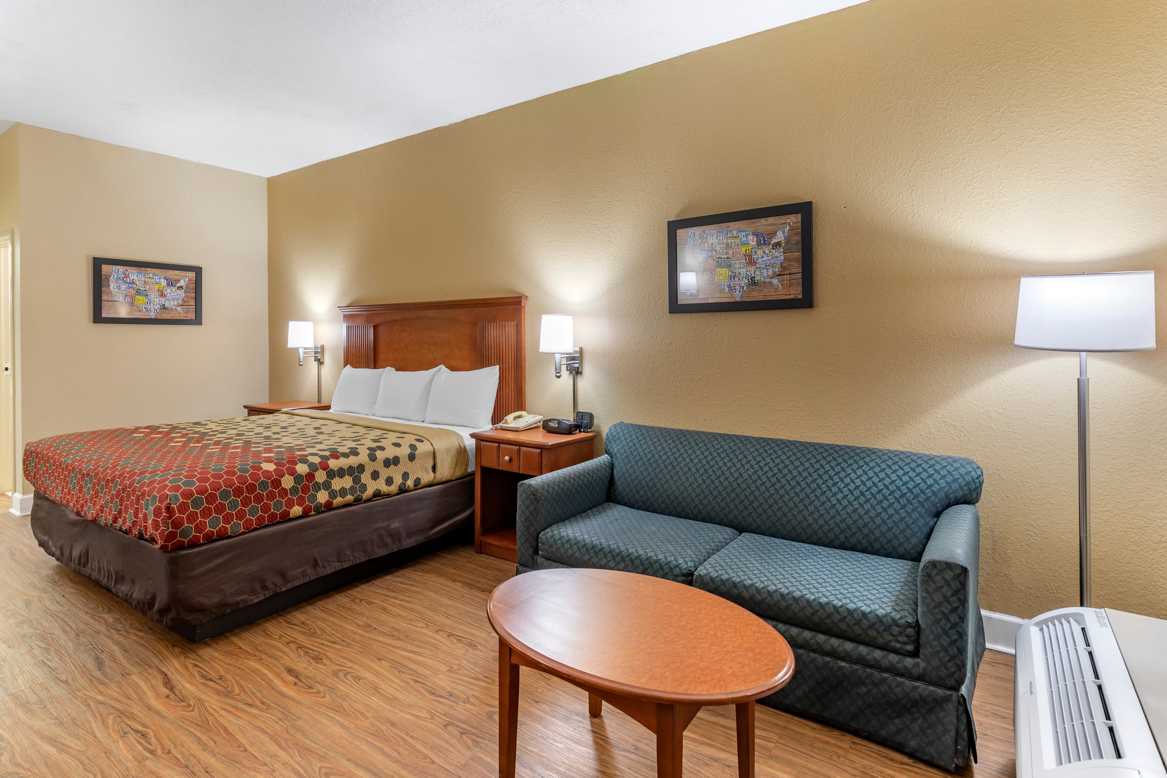 Econo Lodge Cordele — 24