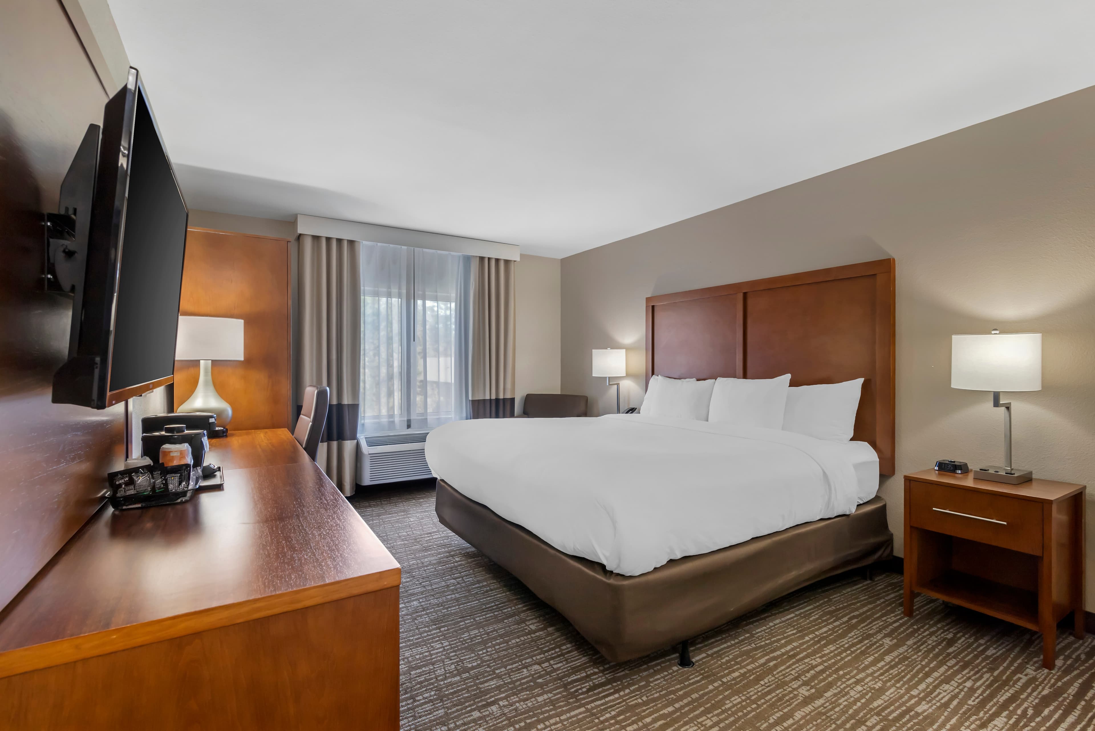 Comfort Inn & Suites Brunswick I-95 - Image 3