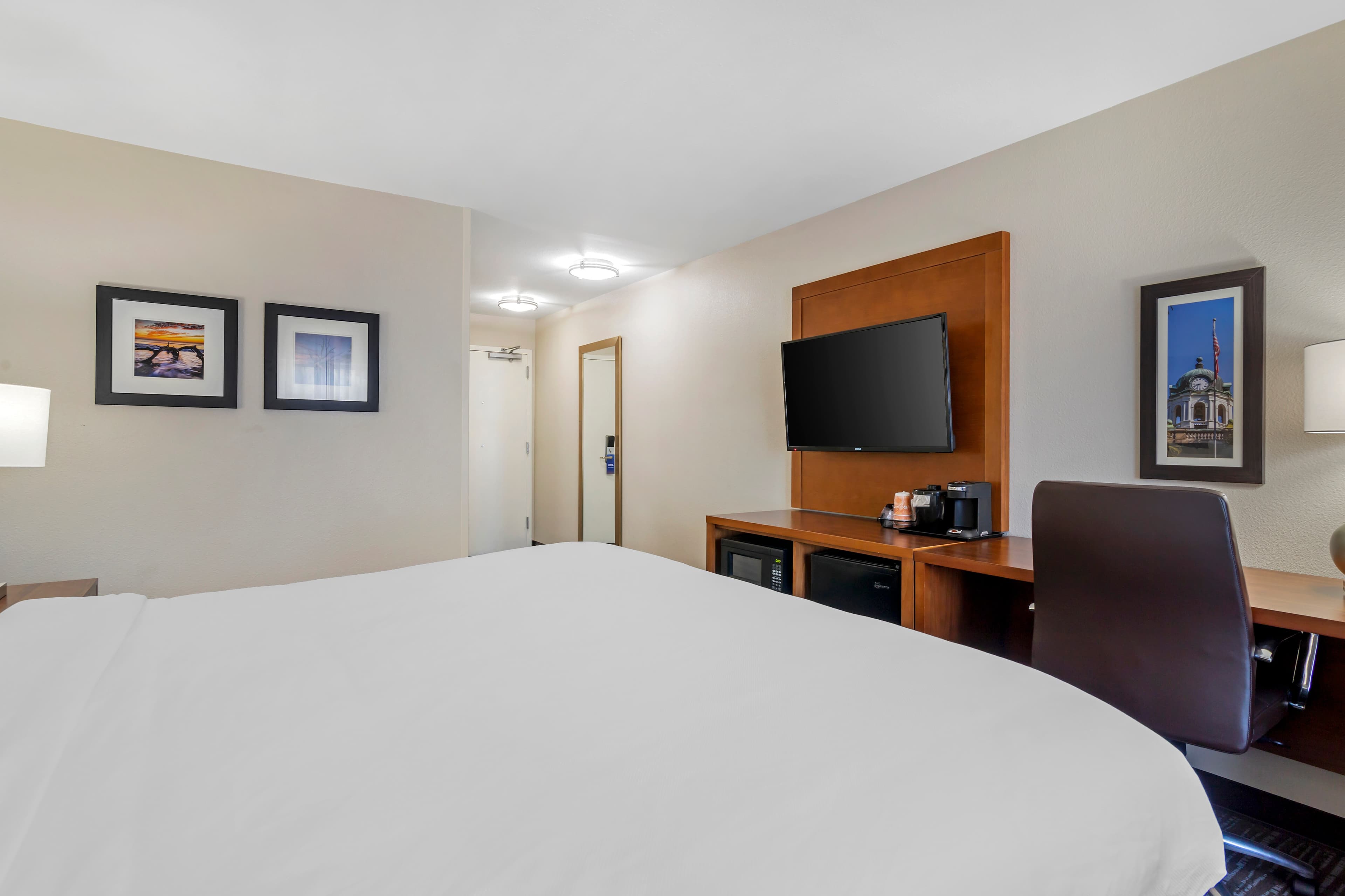 Comfort Inn & Suites Brunswick I-95 - Image 5