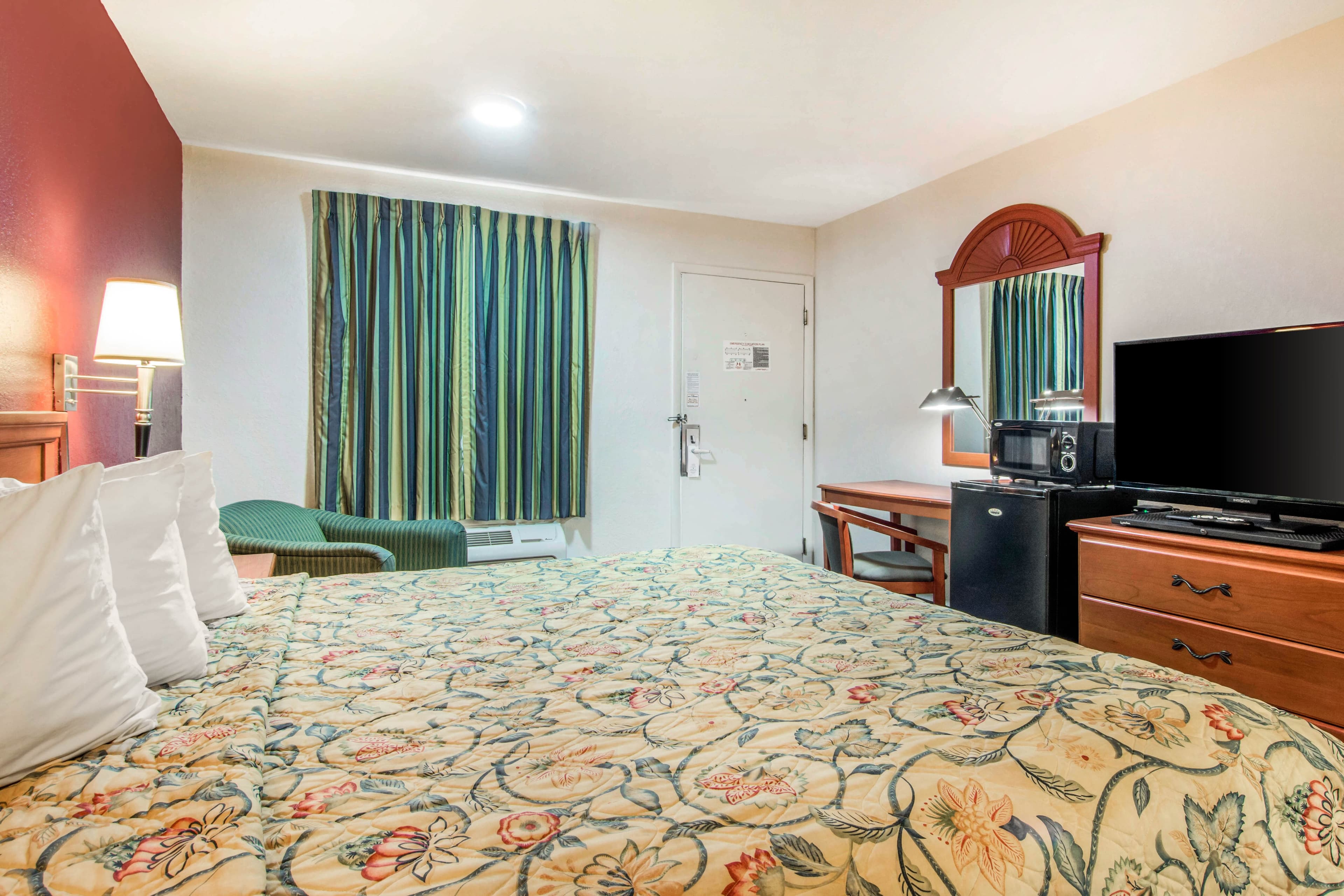 Rodeway Inn La Grange East — 8