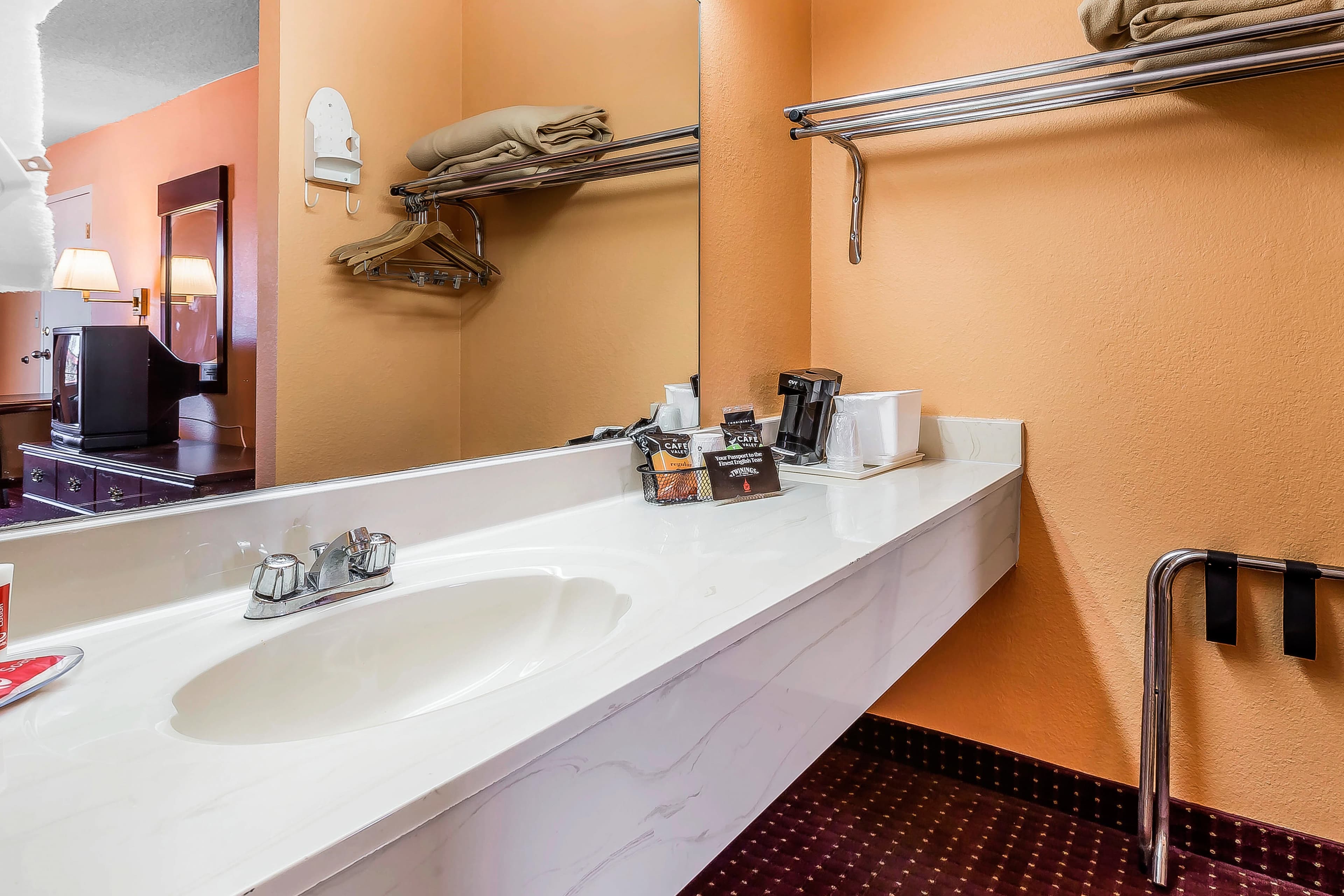 Econo Lodge Lavonia I-85 — 6