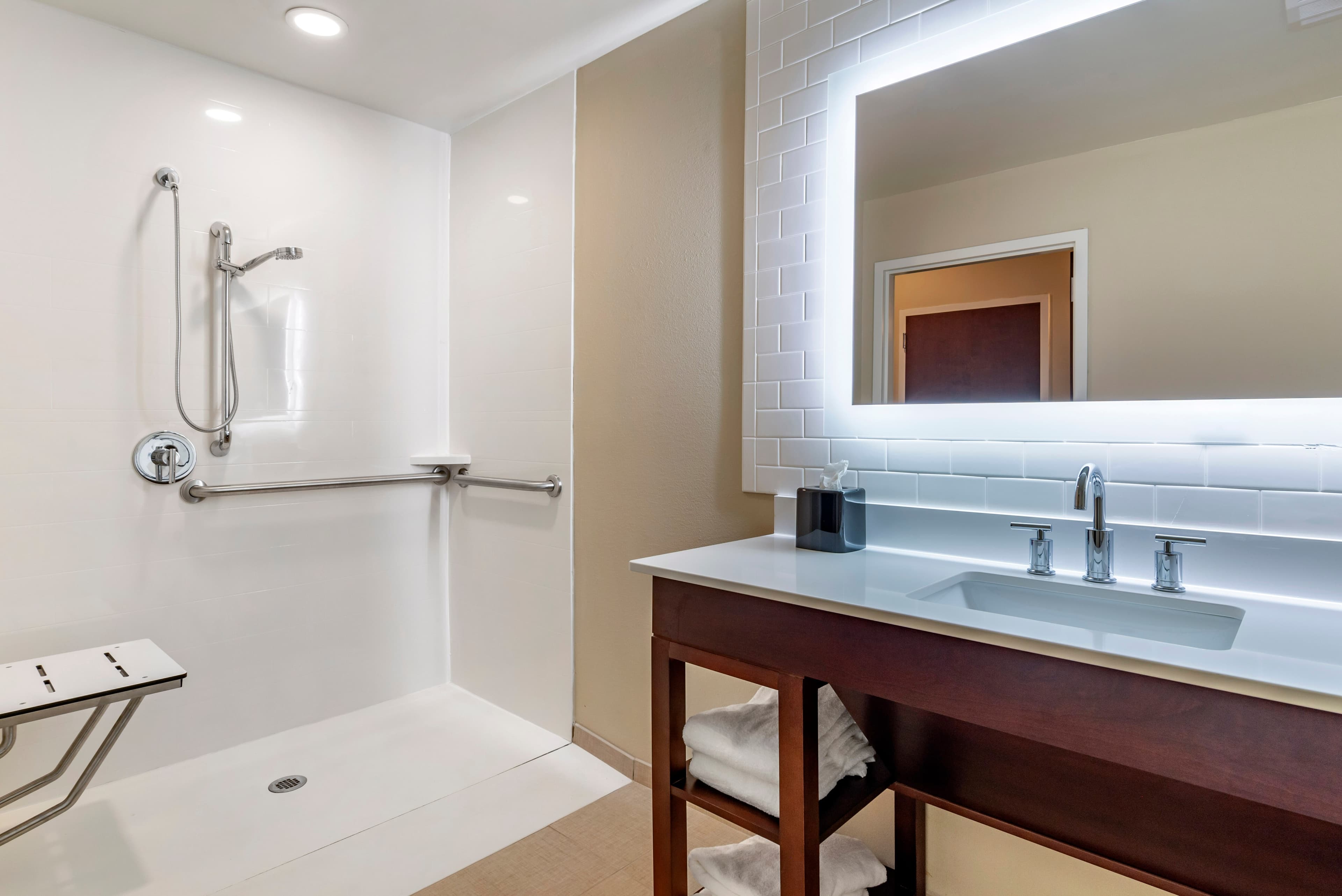 Comfort Suites Newnan - Image 2