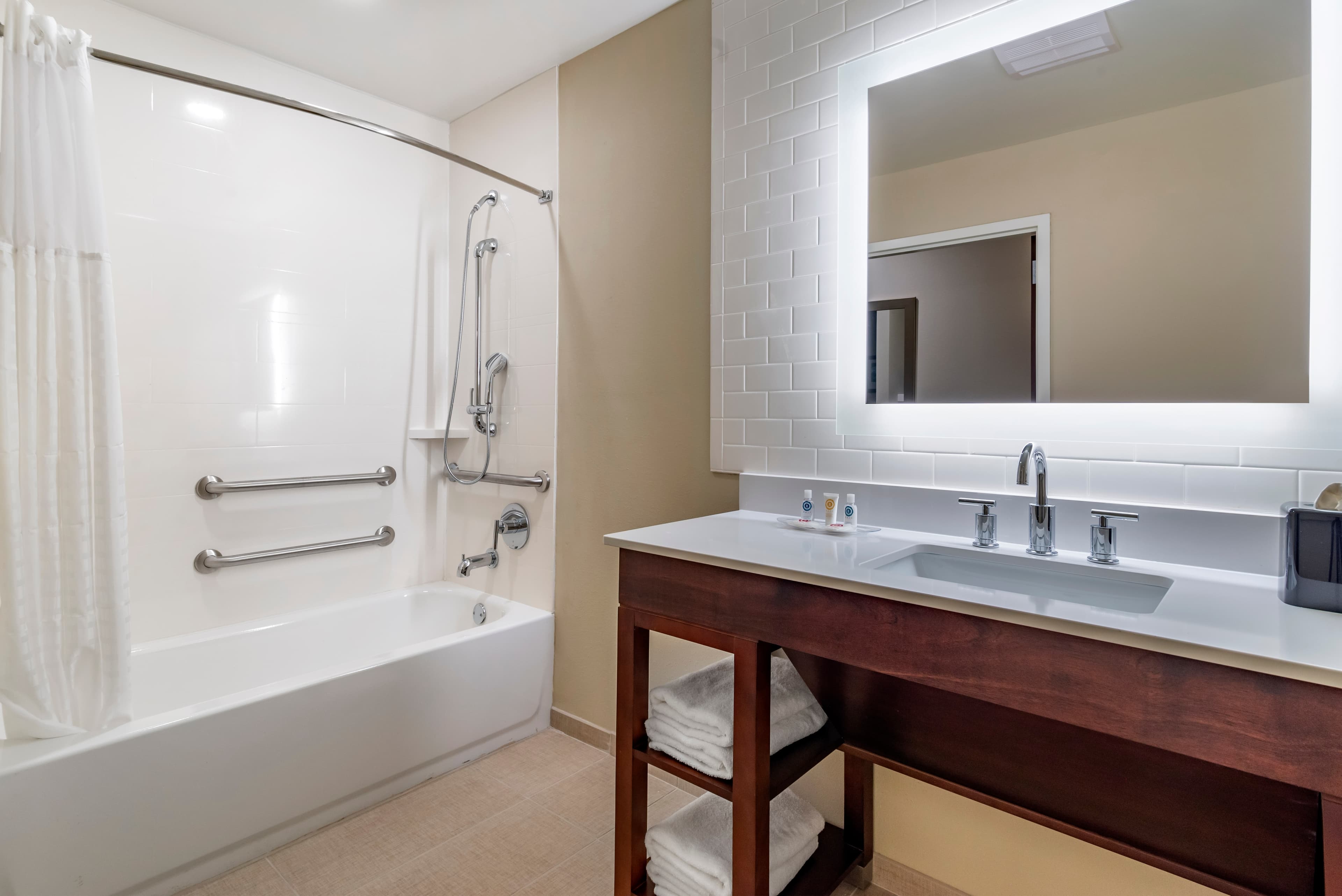 Comfort Suites Newnan — 16
