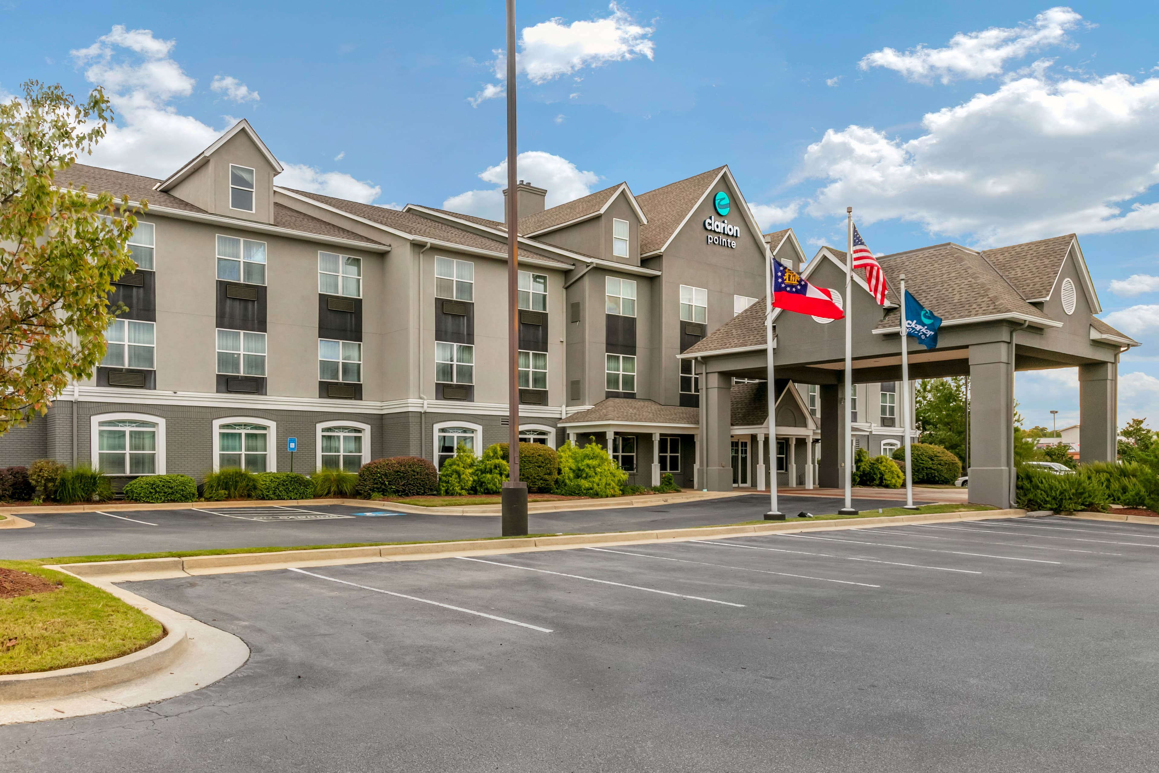 Clarion Pointe Columbus-Bradley Park - Image 1