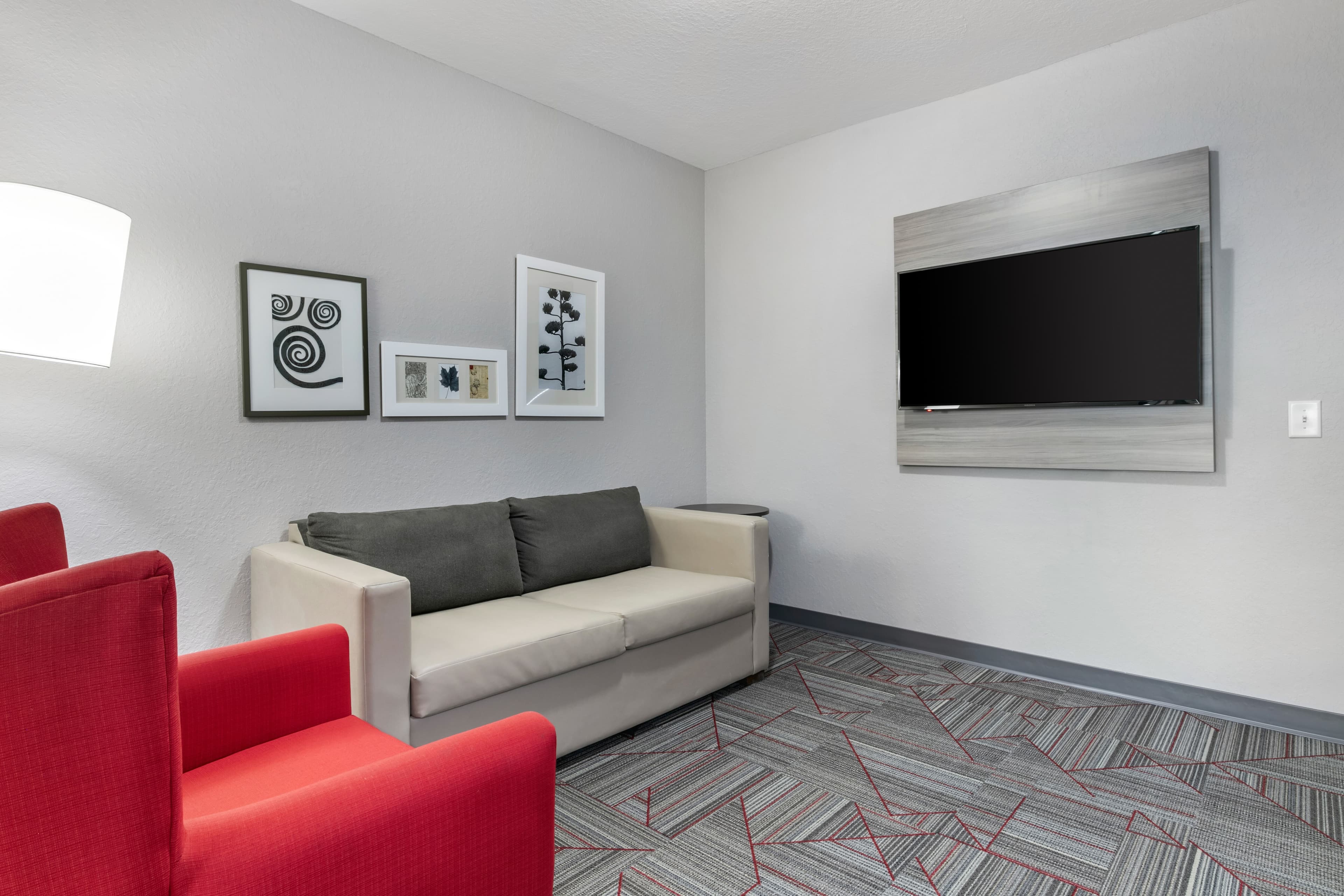 Clarion Pointe Columbus-Bradley Park — 9